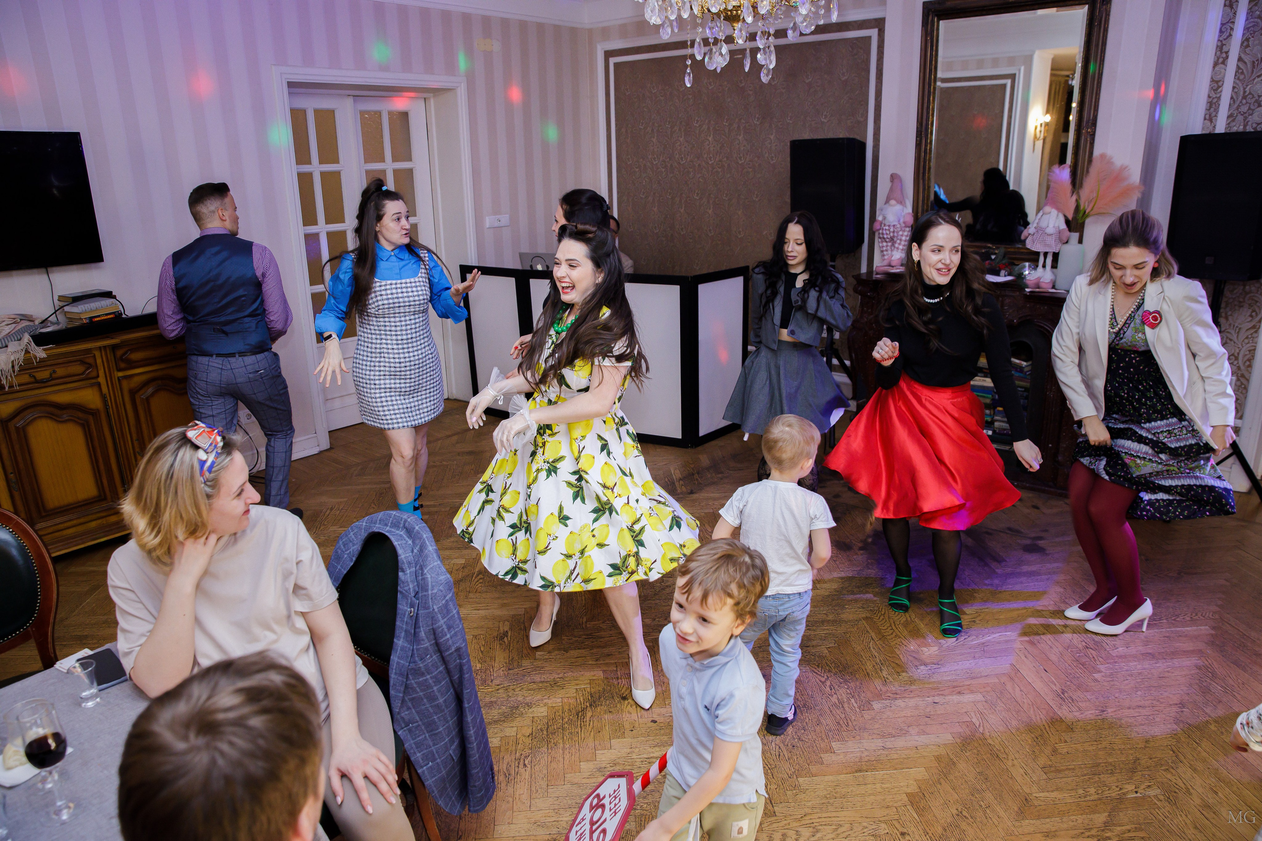 Дарина и Стиляги. Маша Гонтарь Семейный домашний репортажный фотограф в Санкт-Петербурге