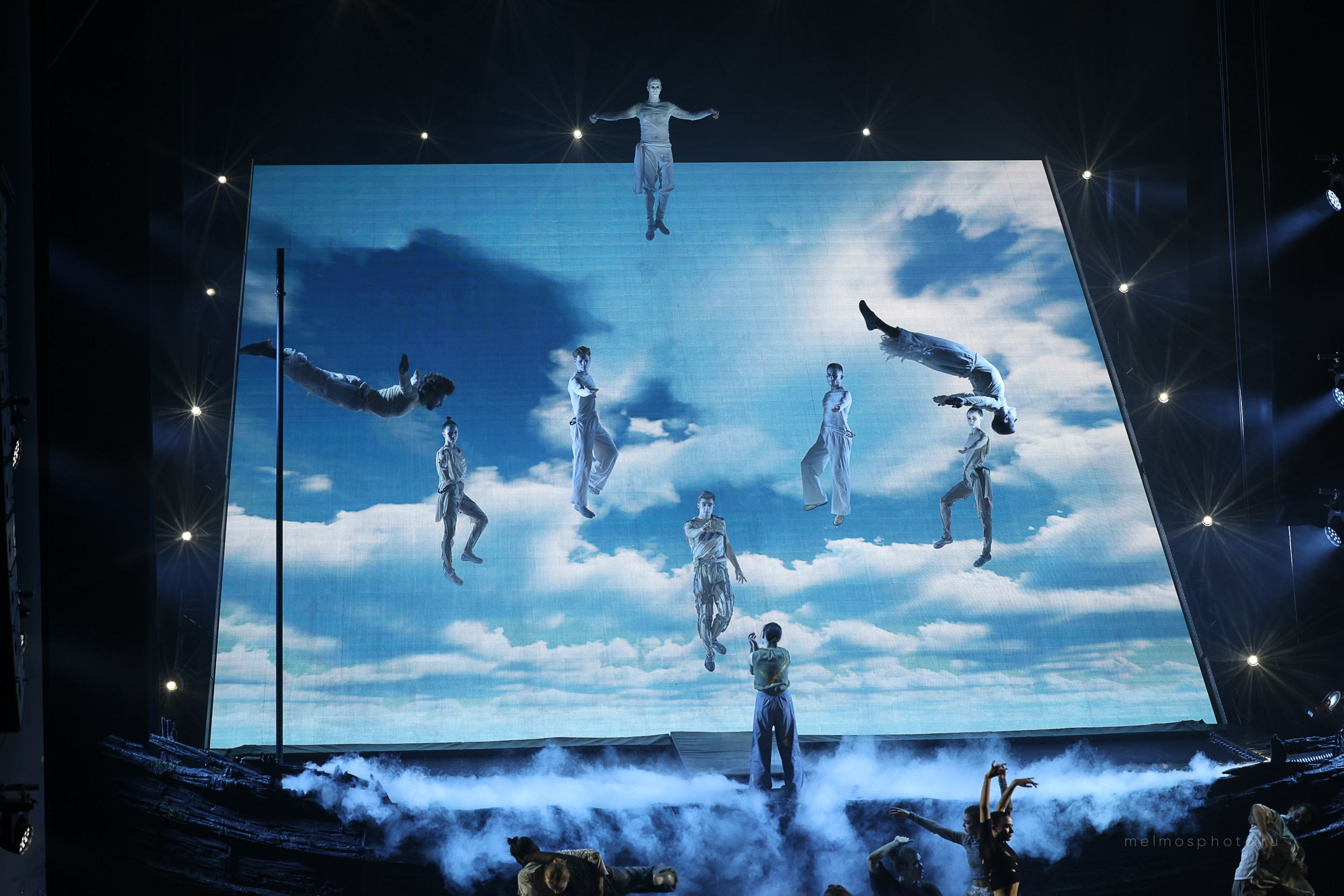 АНТИГРАВИТАЦИЯ. Репортажный, архитектурный, театральный и файн-арт фотограф Лена Мельникова в Москве