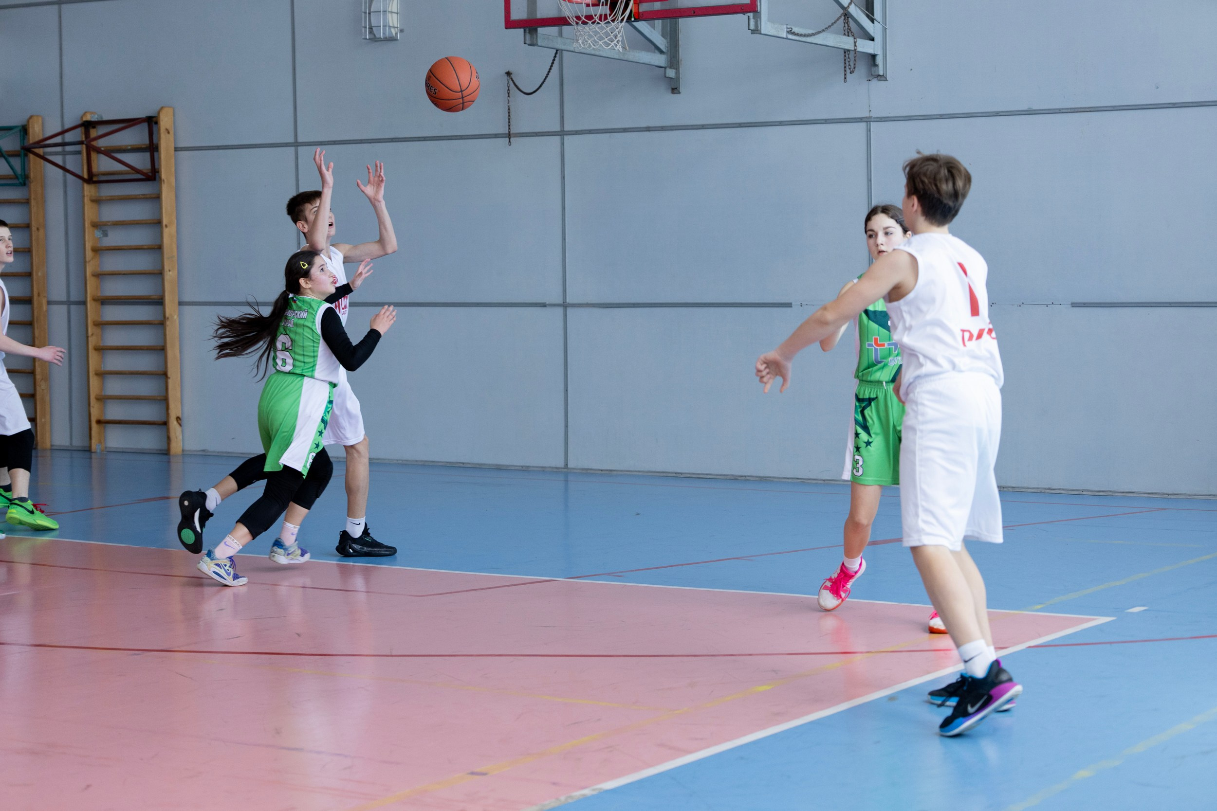 Соревнования по баскетболу среди школьников. Репортажный и портретный фотограф в Владивостоке