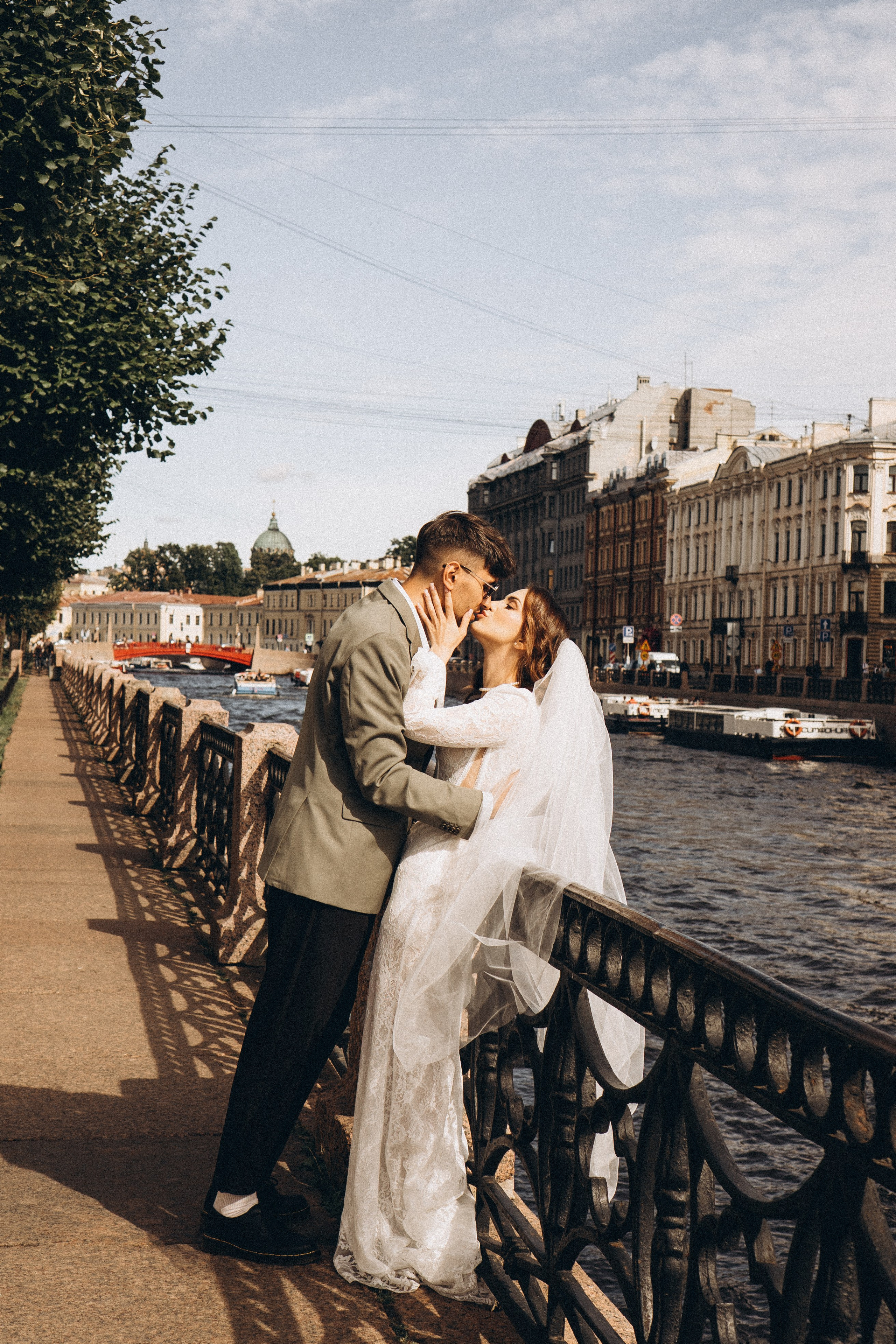 СВАДЕБНАЯ ПРОГУЛКА ВОЗЕ ИСАИКЕВСКОГО СОБОРА АСТОРИИ И ЗАКОНОДАЛЕТНОГО СОБРАНИЯ. Профессиональный фотограф, Санкт-Петербург — Виктория Богомолова