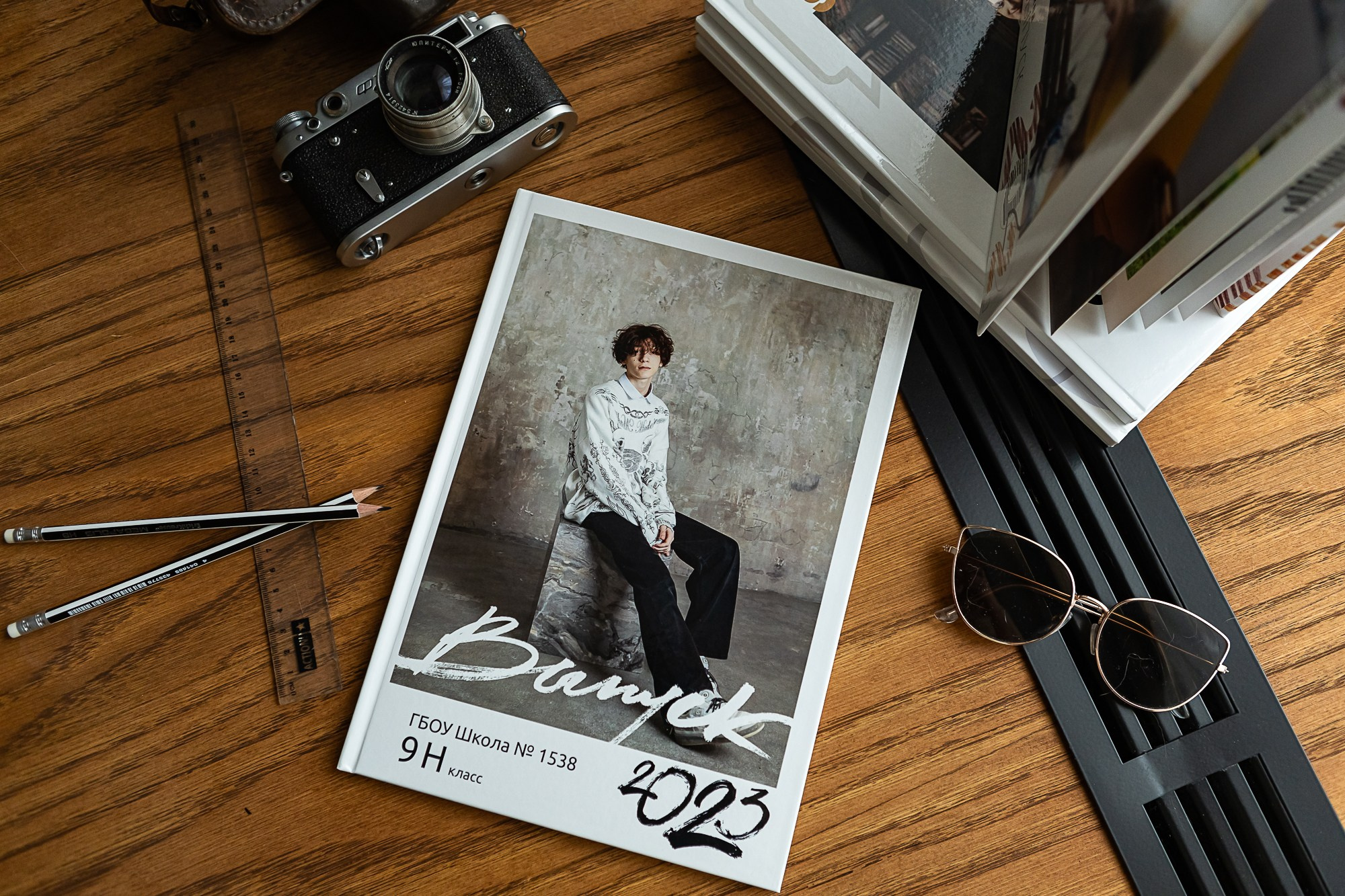 Светлый выпускной альбом крупно