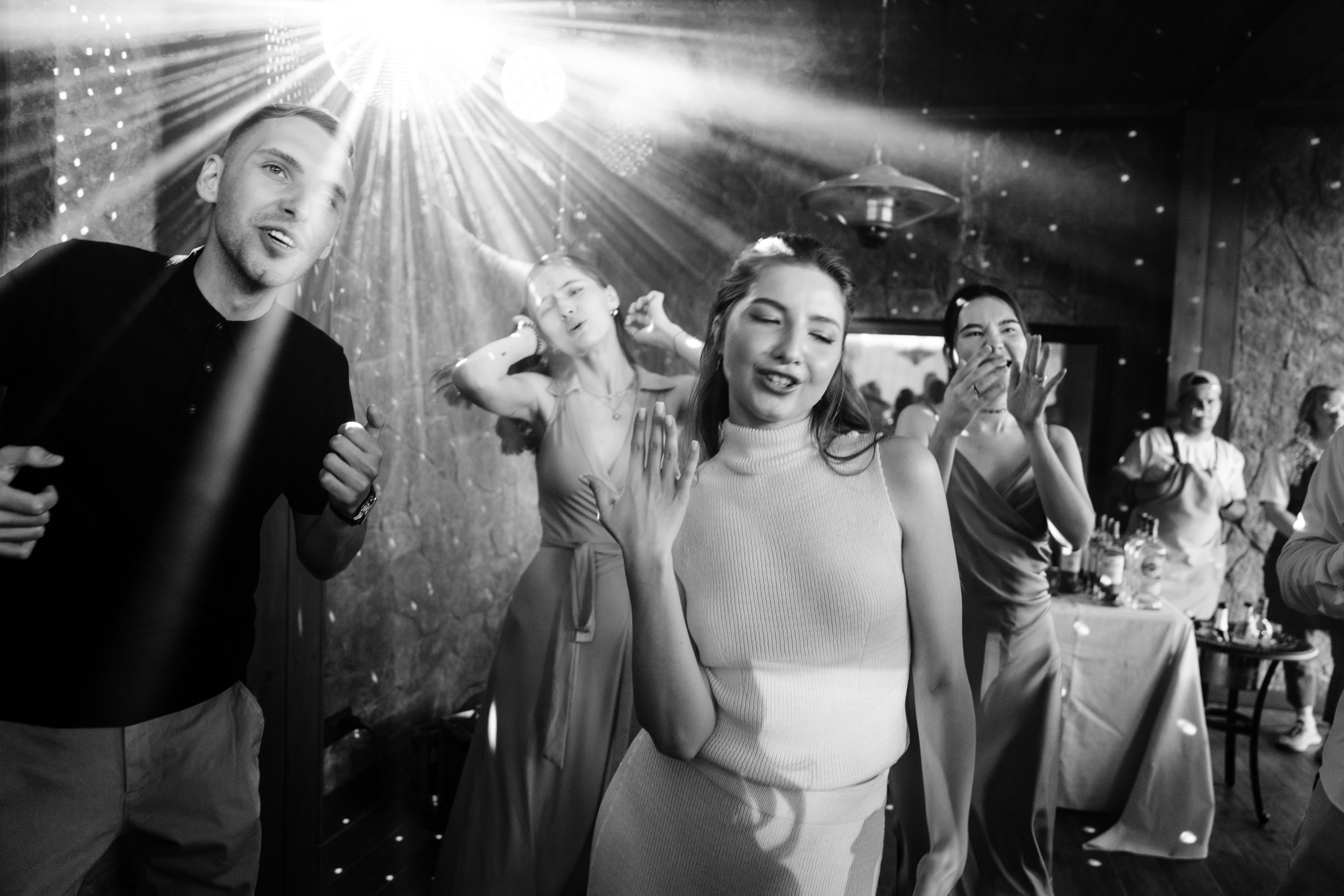 Арина & Иван. Камерная свадьба на природе в стиле в расслабленном стиле. Свадебный фотограф организатор в Санкт-Петербурге Ассоль Опарина