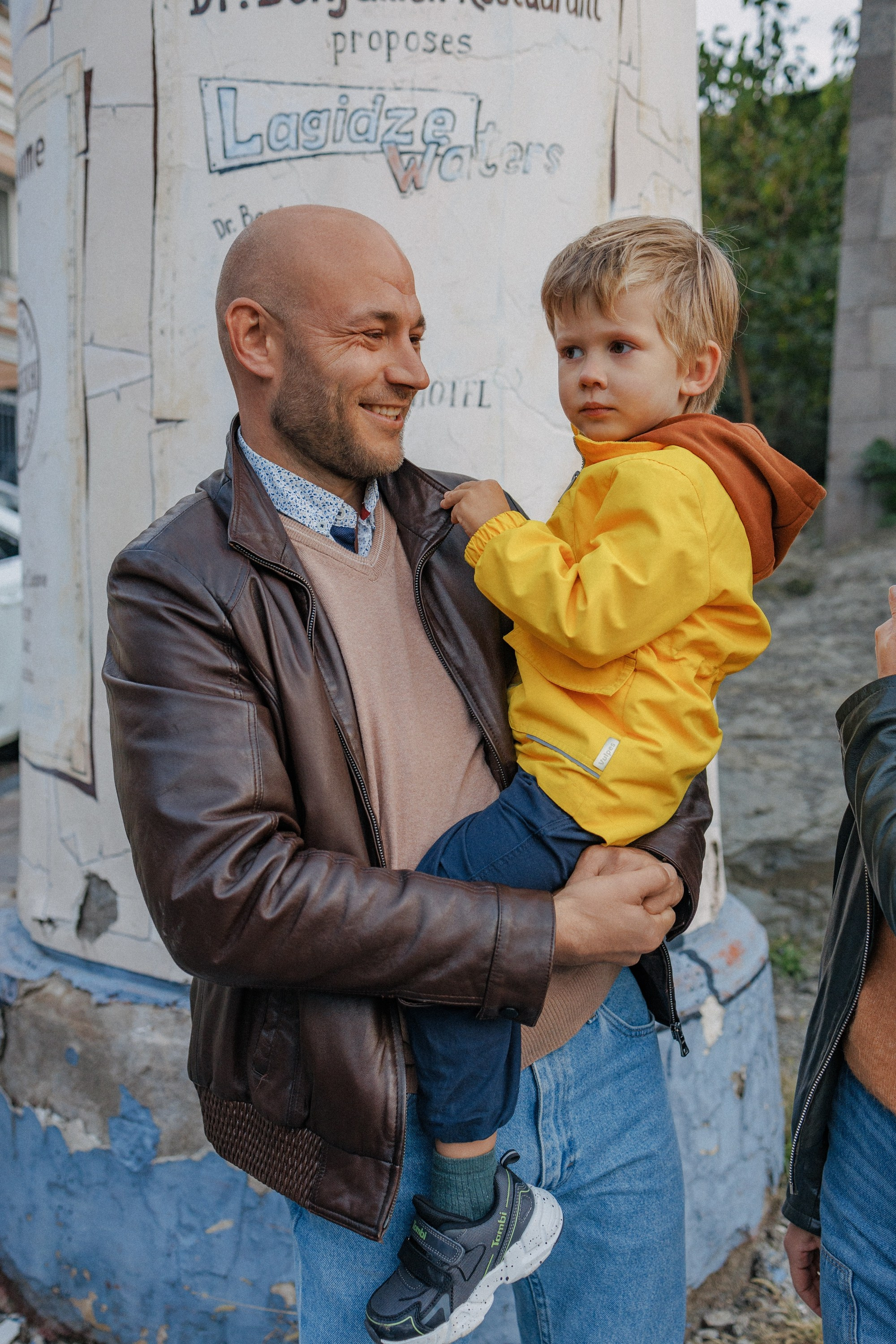 Family photoshoot in Tbilisi, Georgia. Fedor Lemeshko — Destination Wedding and Family Lifestyle photographer