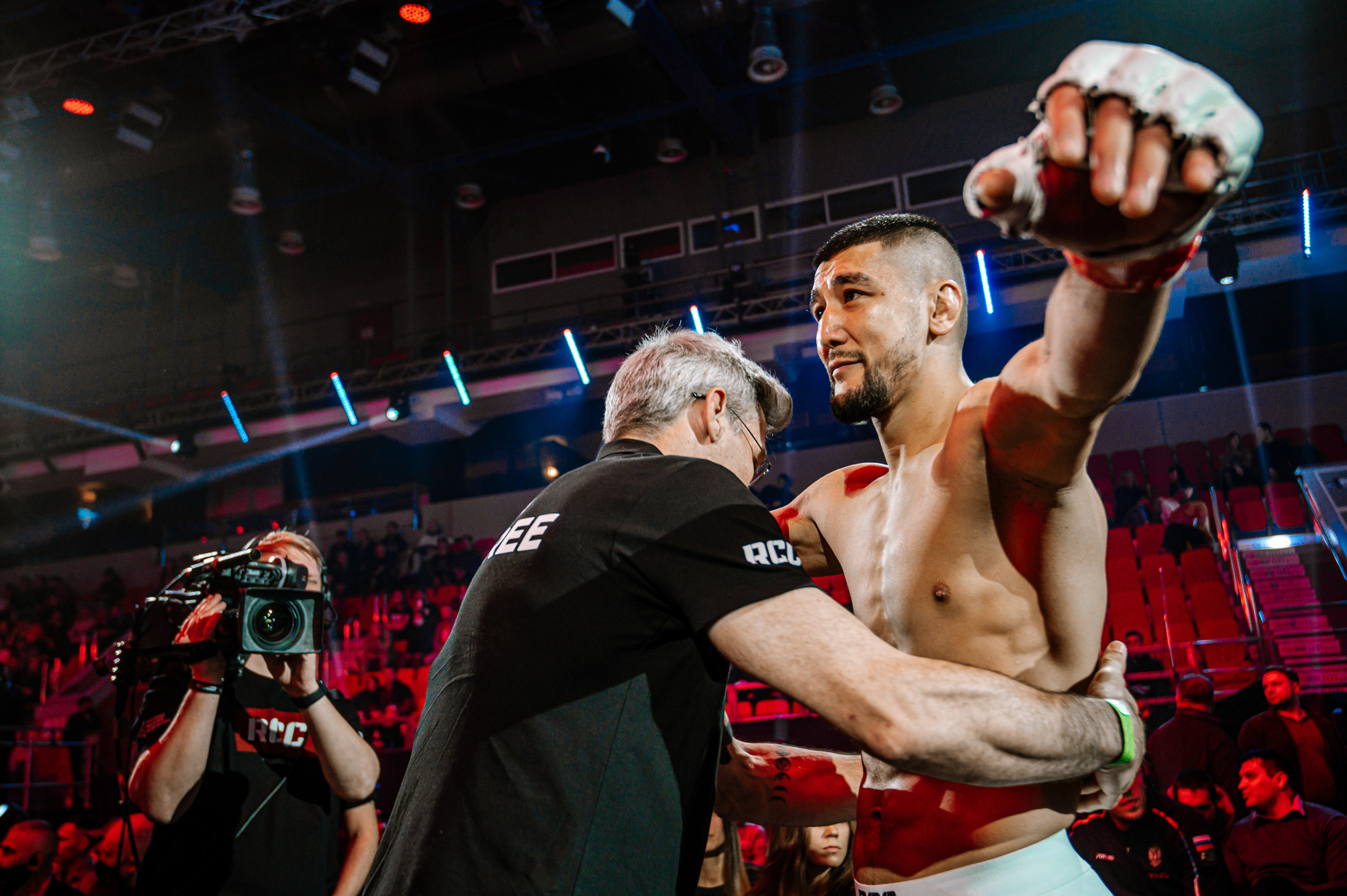 RCC MMA. Максим Комаров — Профессиональный фотограф