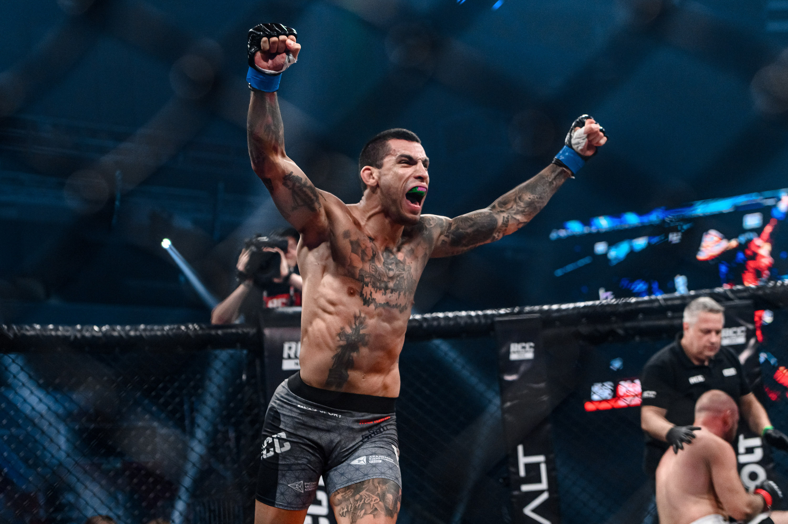 RCC MMA. Максим Комаров — Профессиональный фотограф