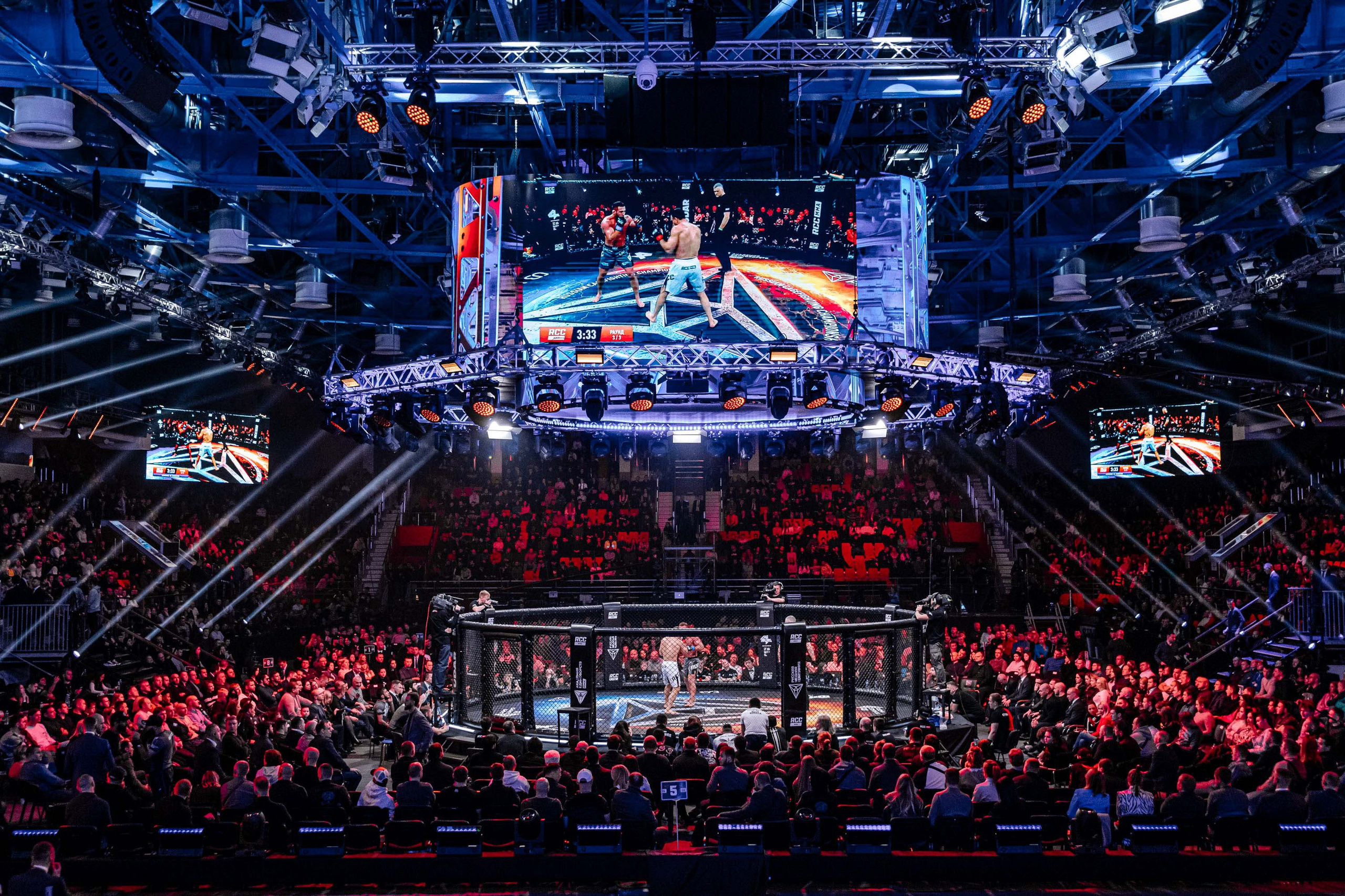 RCC MMA. Максим Комаров — Профессиональный фотограф