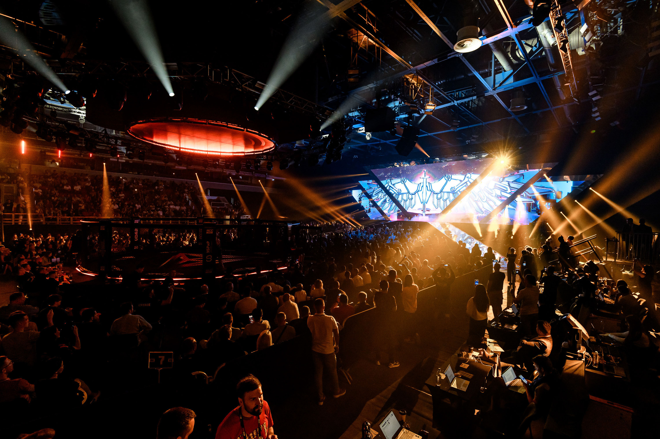 RCC MMA. Максим Комаров — Профессиональный фотограф