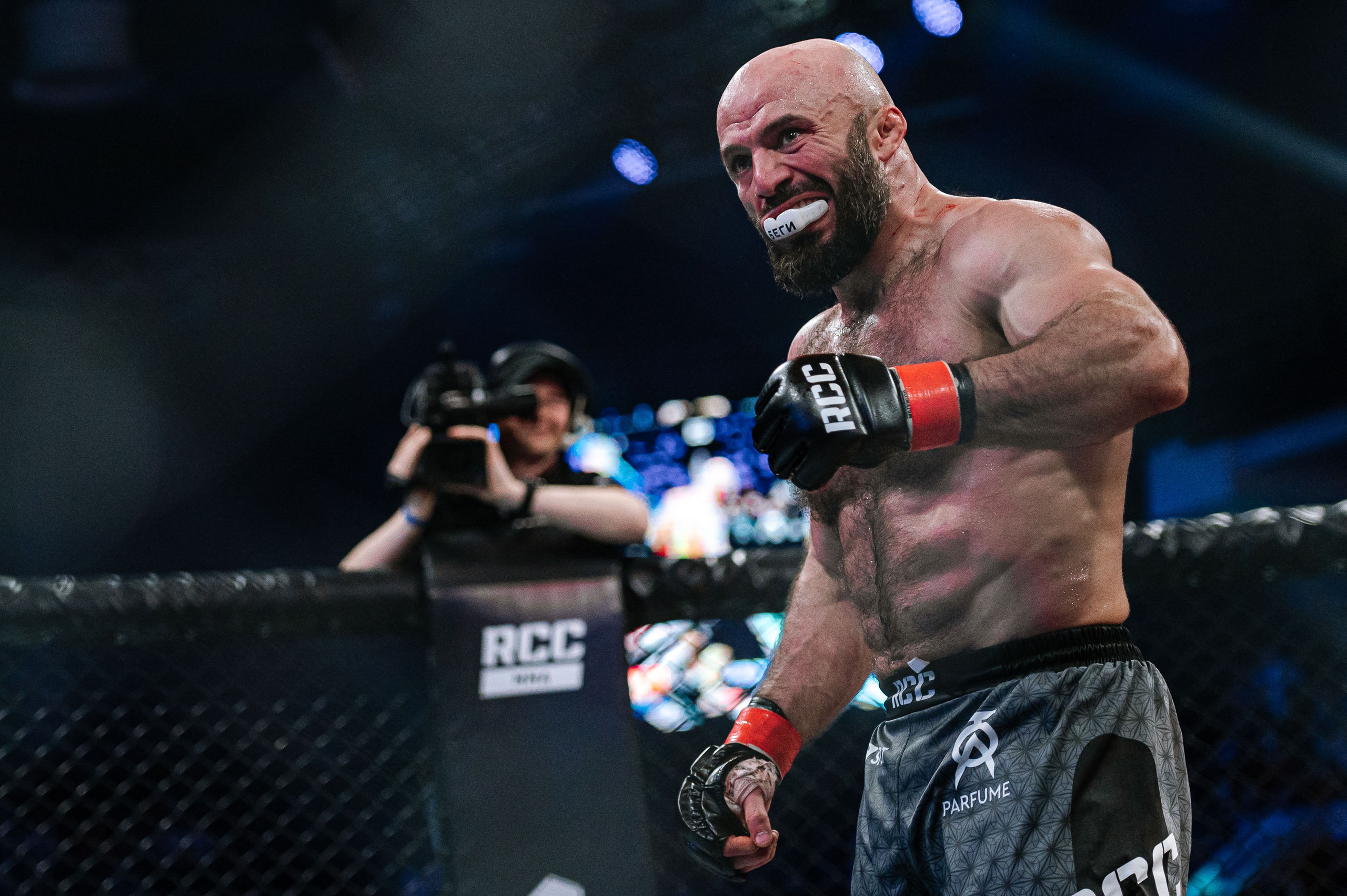 RCC MMA. Максим Комаров — Профессиональный фотограф