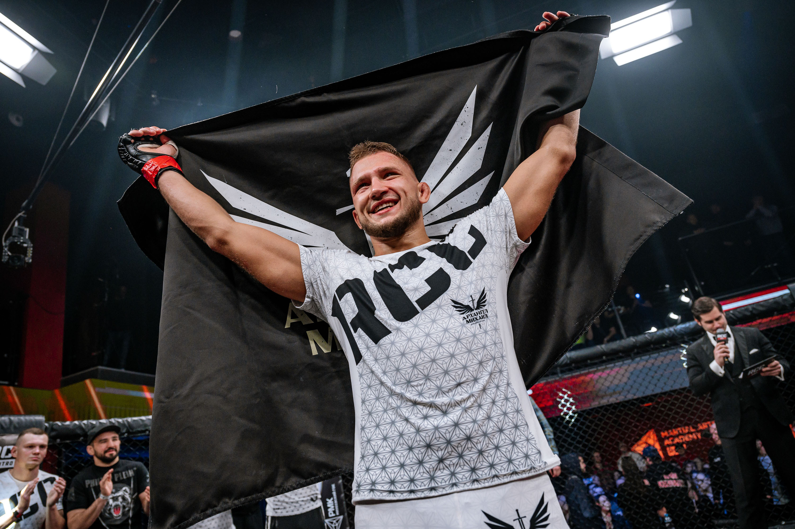 RCC MMA. Максим Комаров — Профессиональный фотограф