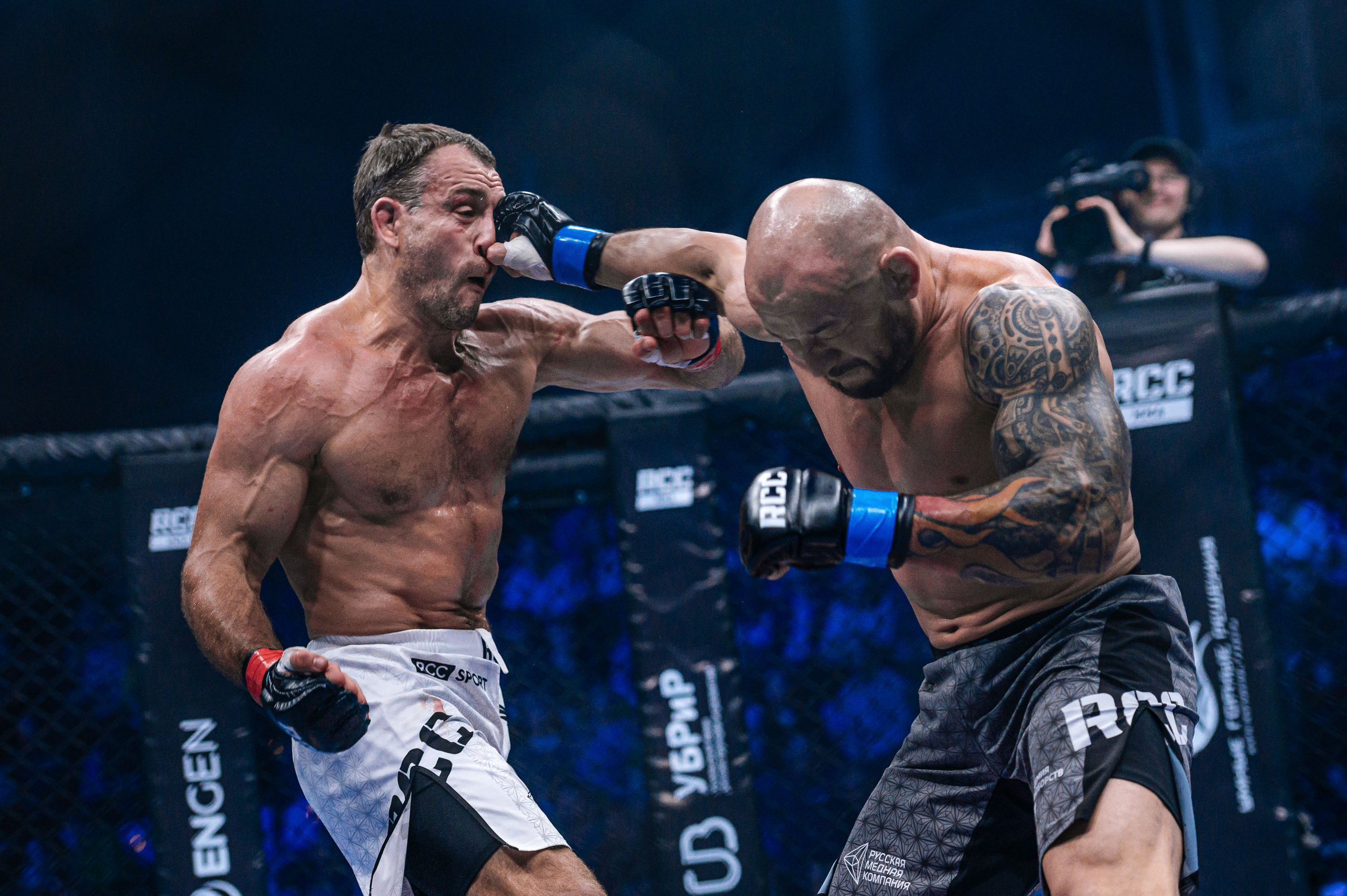 RCC MMA. Максим Комаров — Профессиональный фотограф