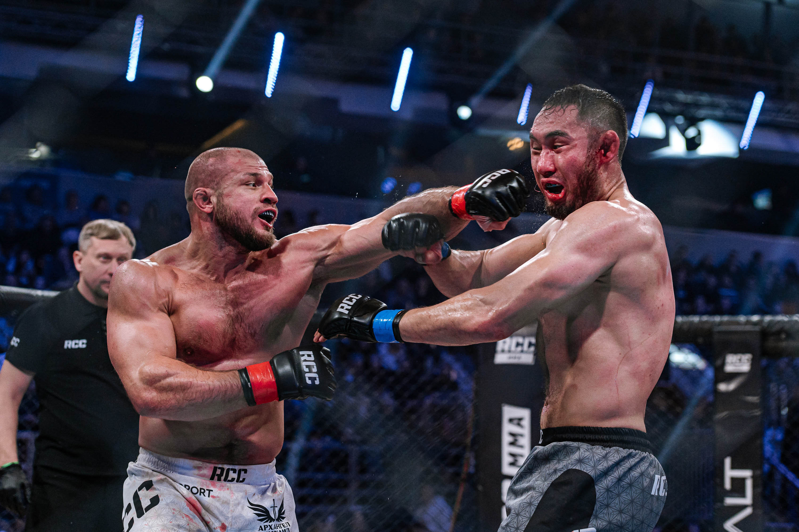 RCC MMA. Максим Комаров — Профессиональный фотограф