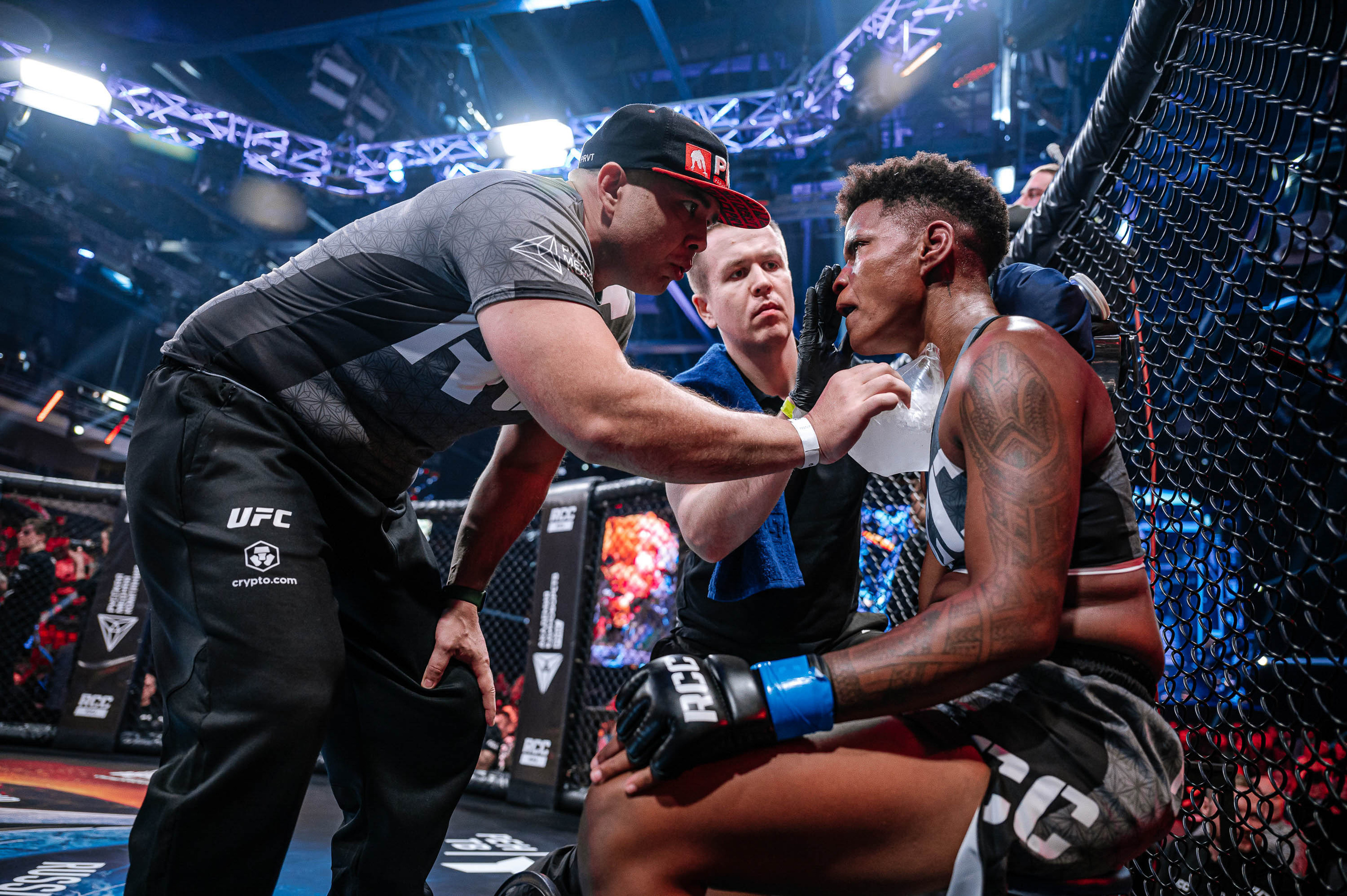 RCC MMA. Максим Комаров — Профессиональный фотограф