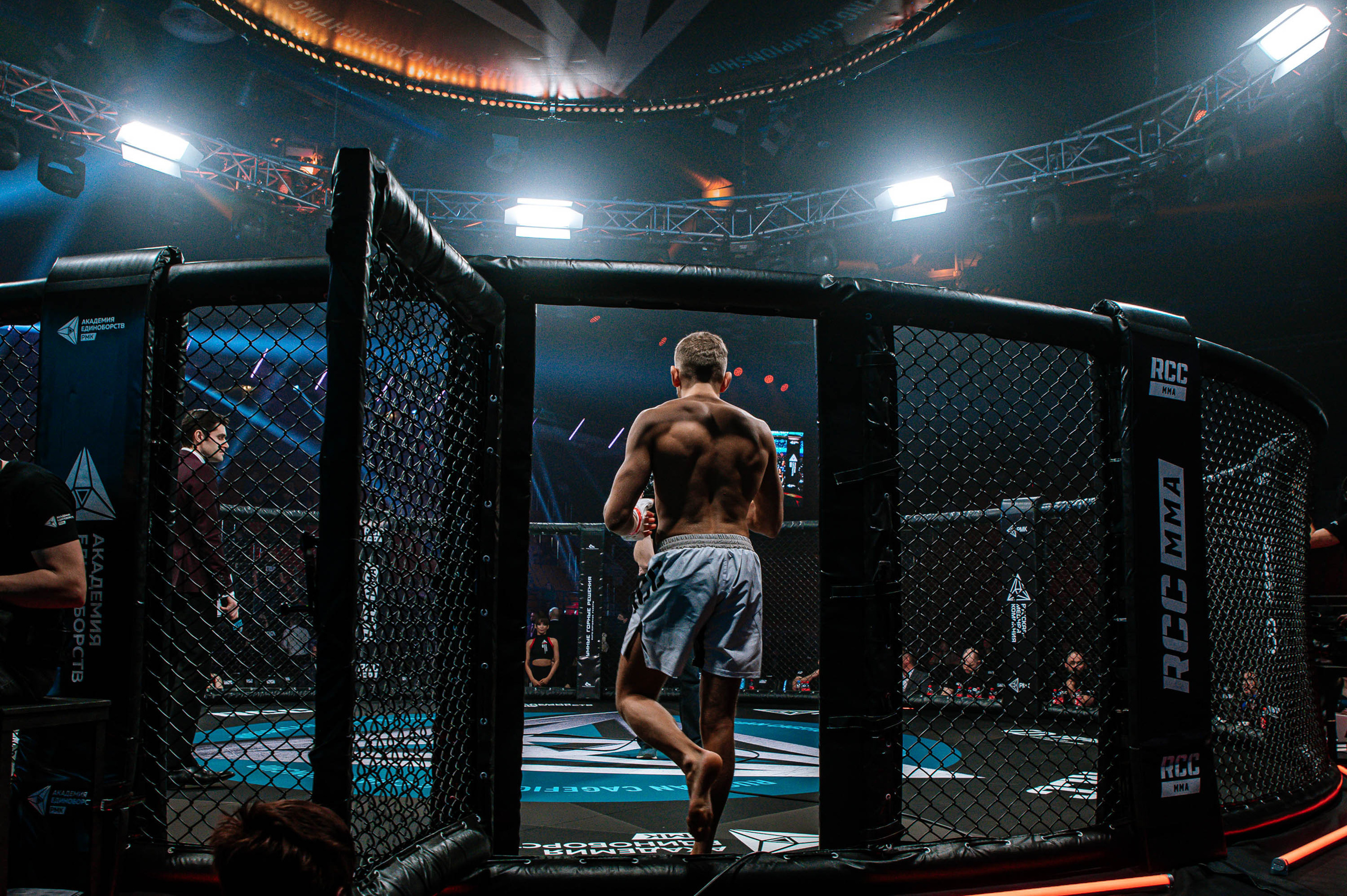 RCC MMA. Максим Комаров — Профессиональный фотограф