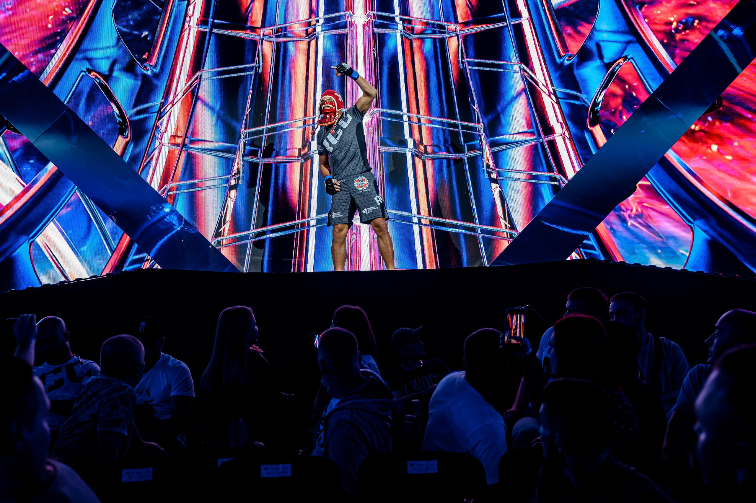 RCC MMA. Максим Комаров — Профессиональный фотограф