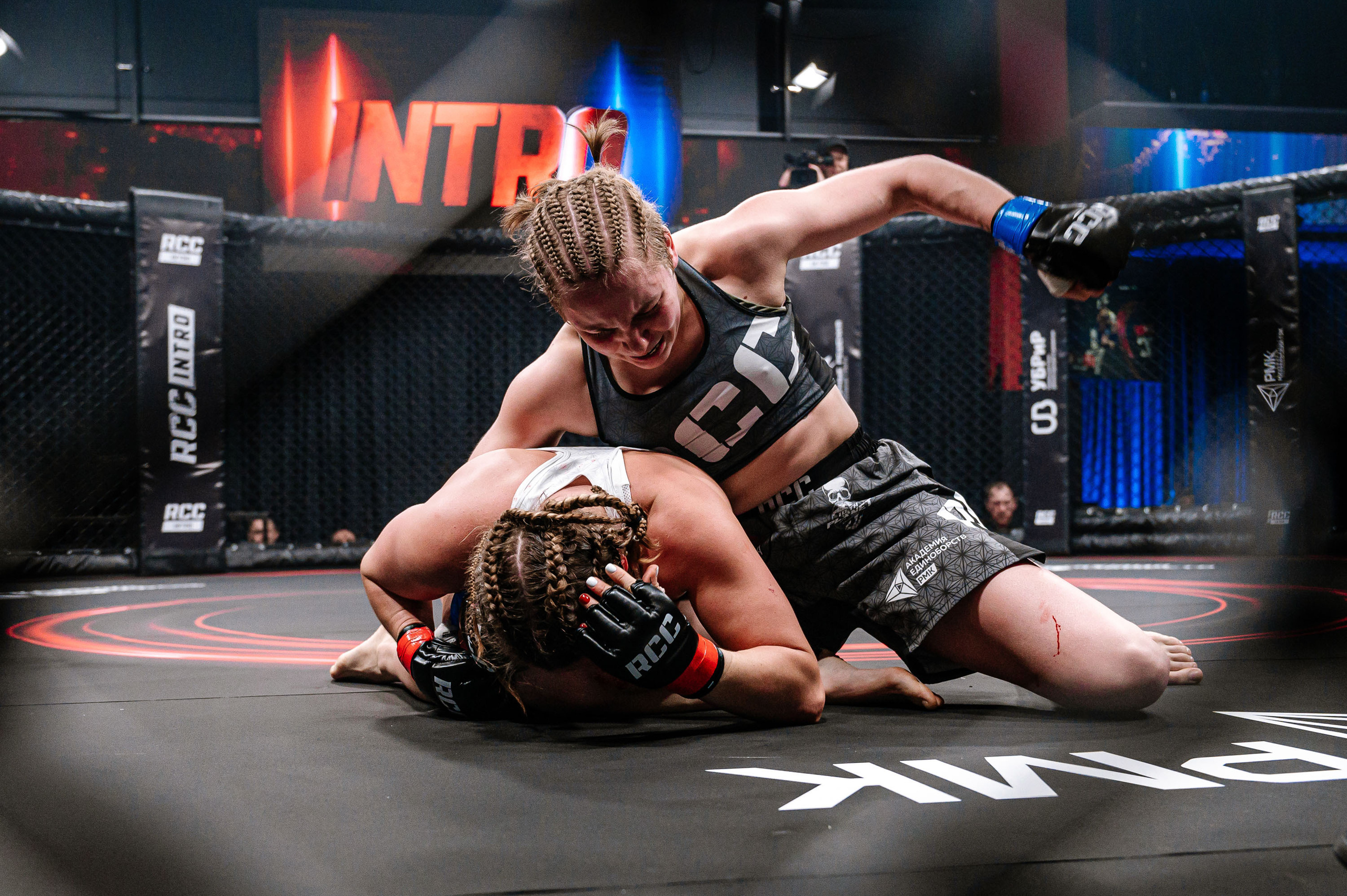 RCC MMA. Максим Комаров — Профессиональный фотограф