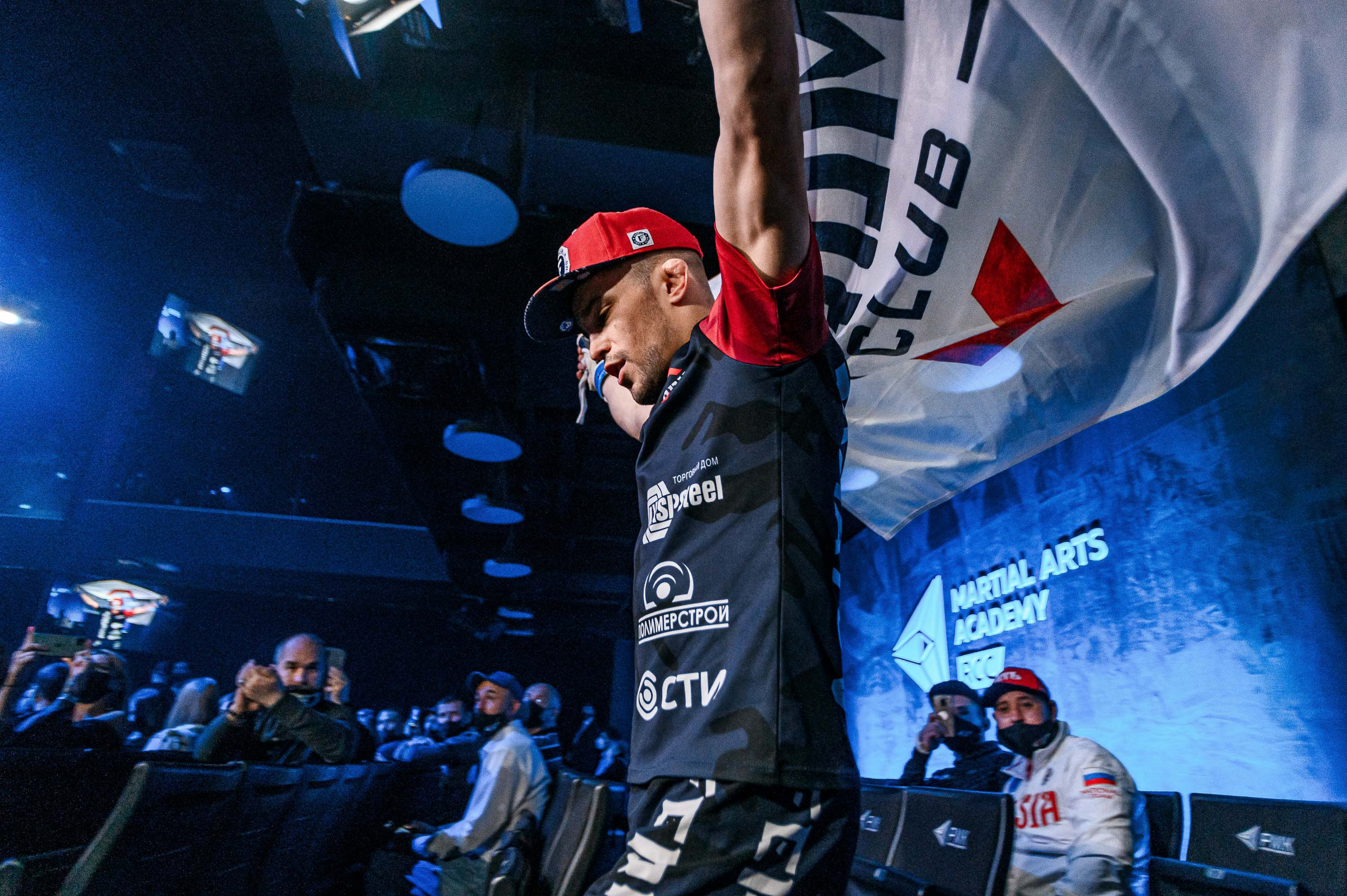 RCC MMA. Максим Комаров — Профессиональный фотограф