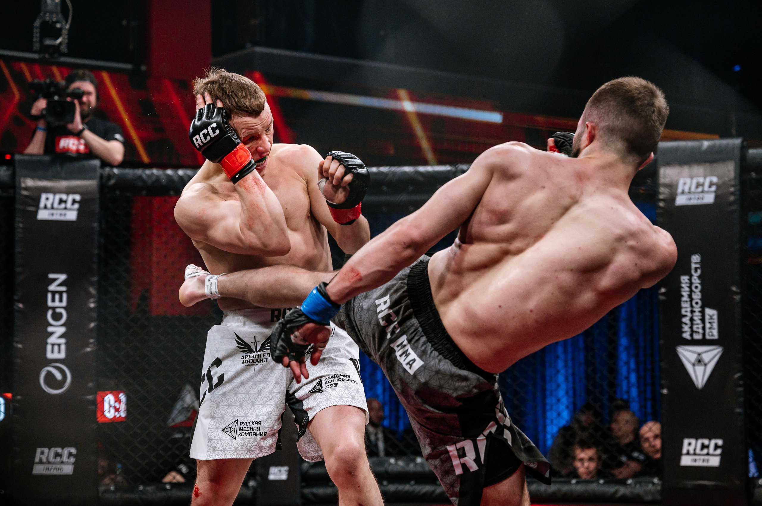 RCC MMA. Максим Комаров — Профессиональный фотограф