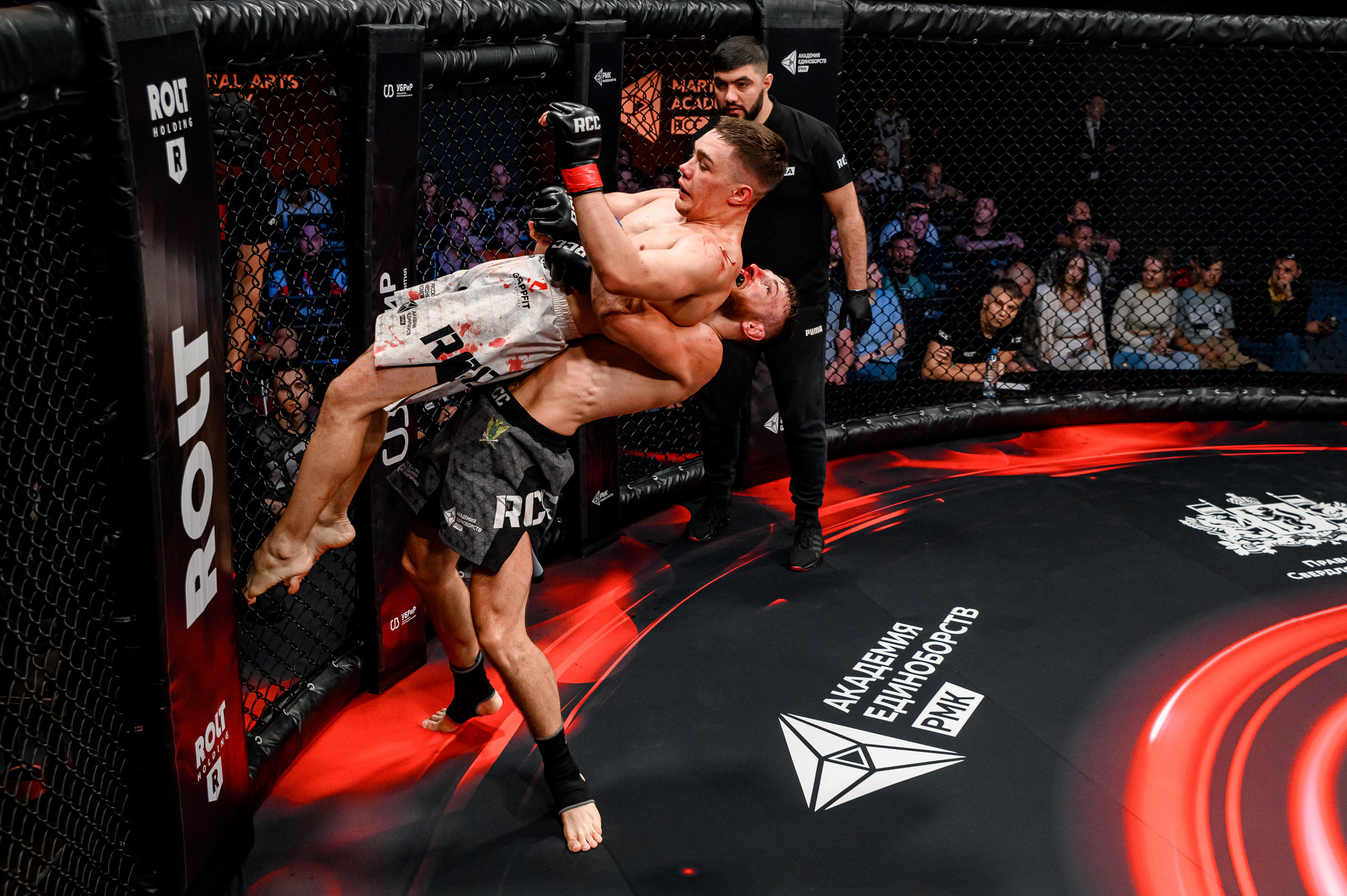 RCC MMA. Максим Комаров — Профессиональный фотограф