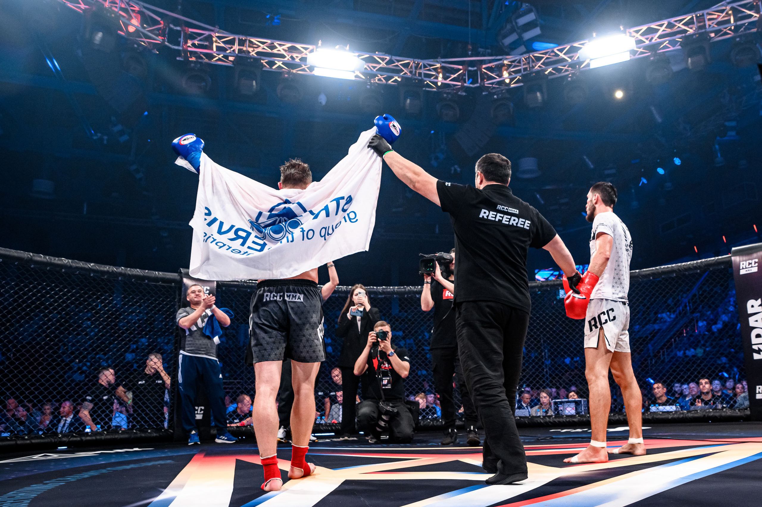 RCC MMA. Максим Комаров — Профессиональный фотограф