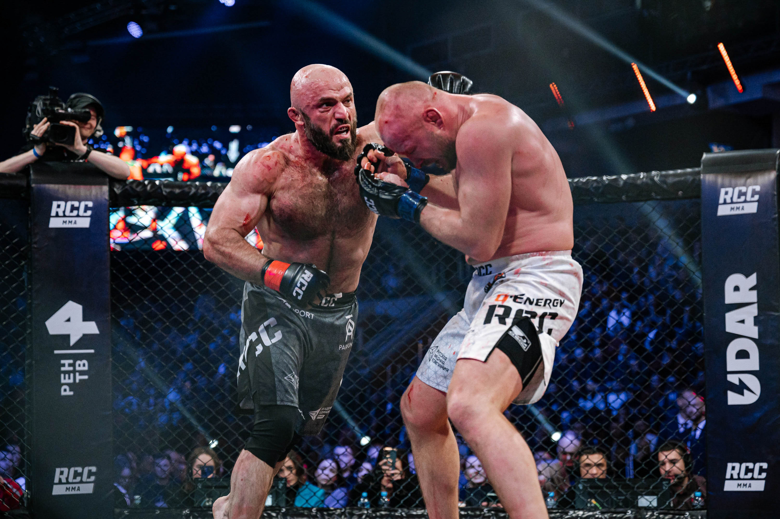 RCC MMA. Максим Комаров — Профессиональный фотограф