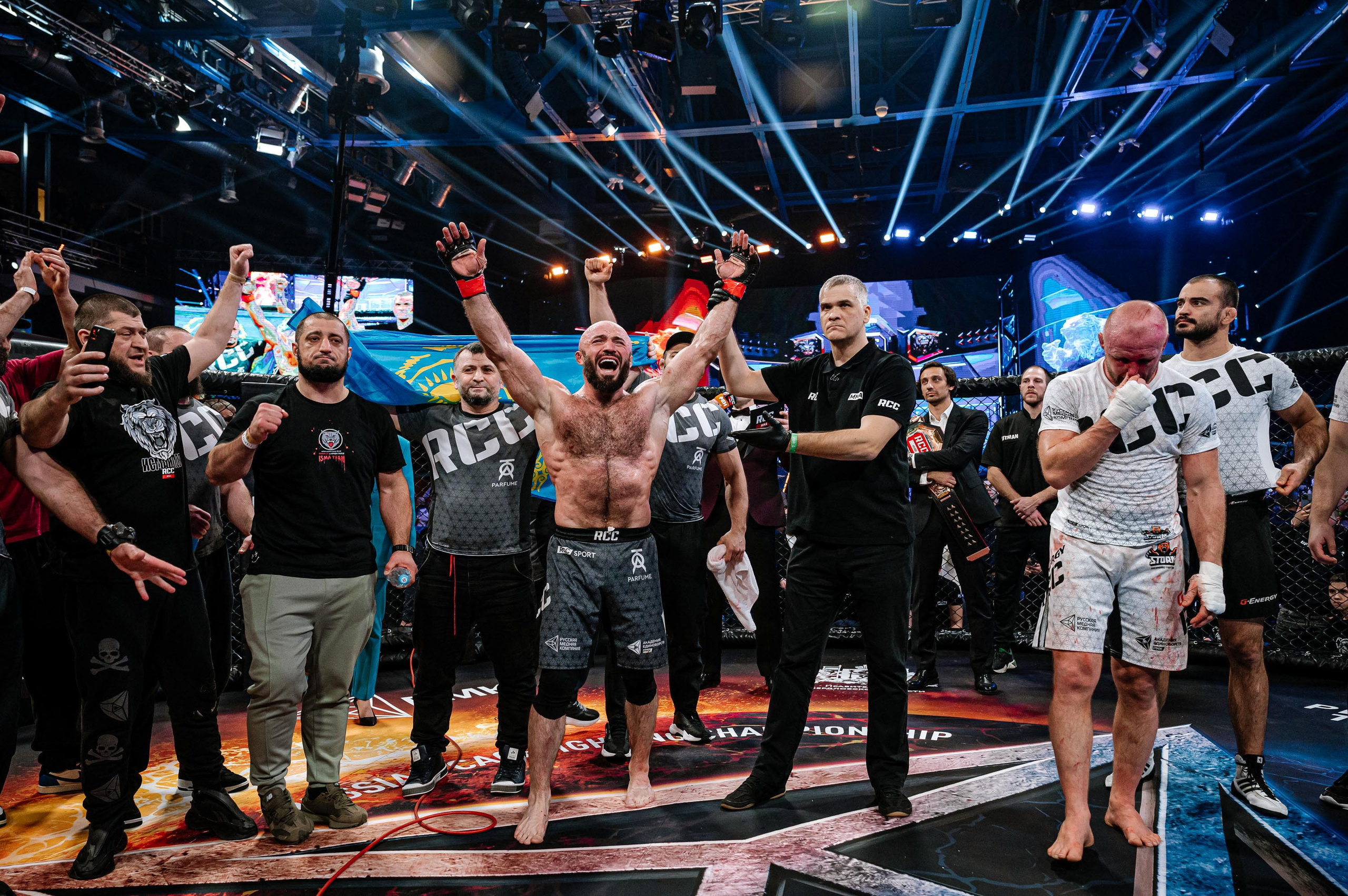 RCC MMA. Максим Комаров — Профессиональный фотограф