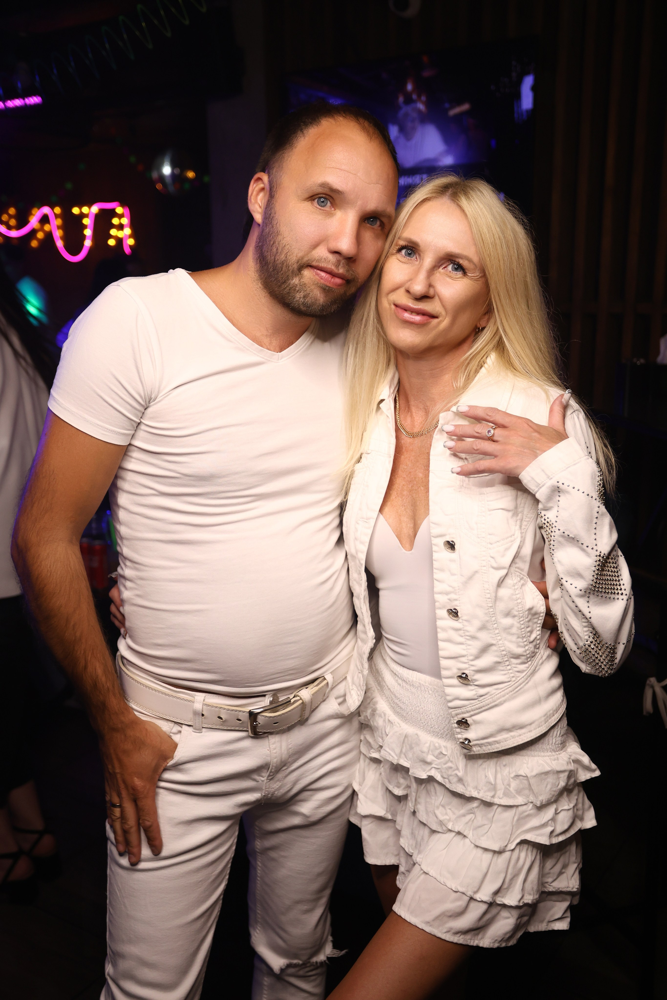 Neon Party 01.08.25. Мята Спортивная — Кальянная, караоке, бар в Минске