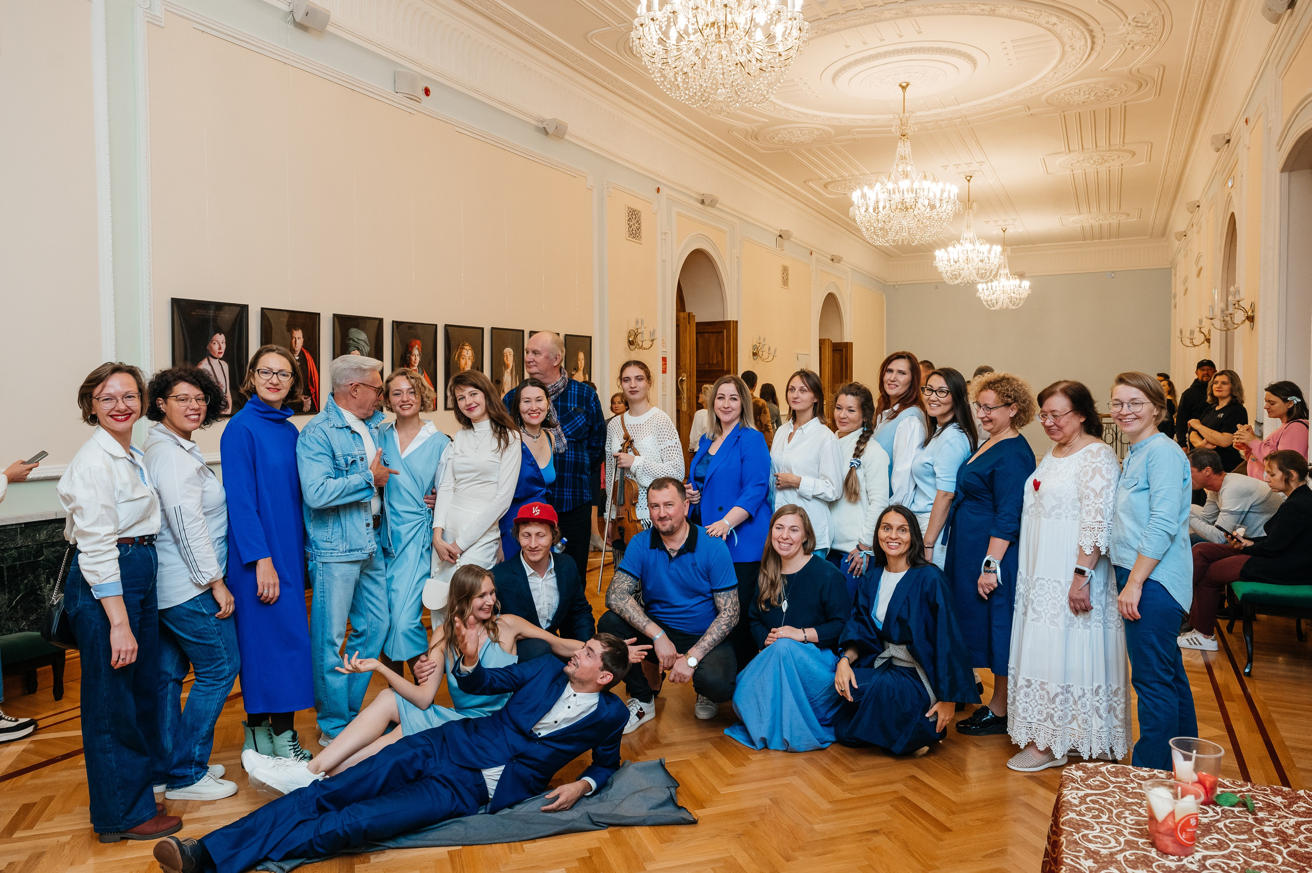 Открытие выставки Кати Васильевой в Молодежном театре. Wedding and family photographer USA