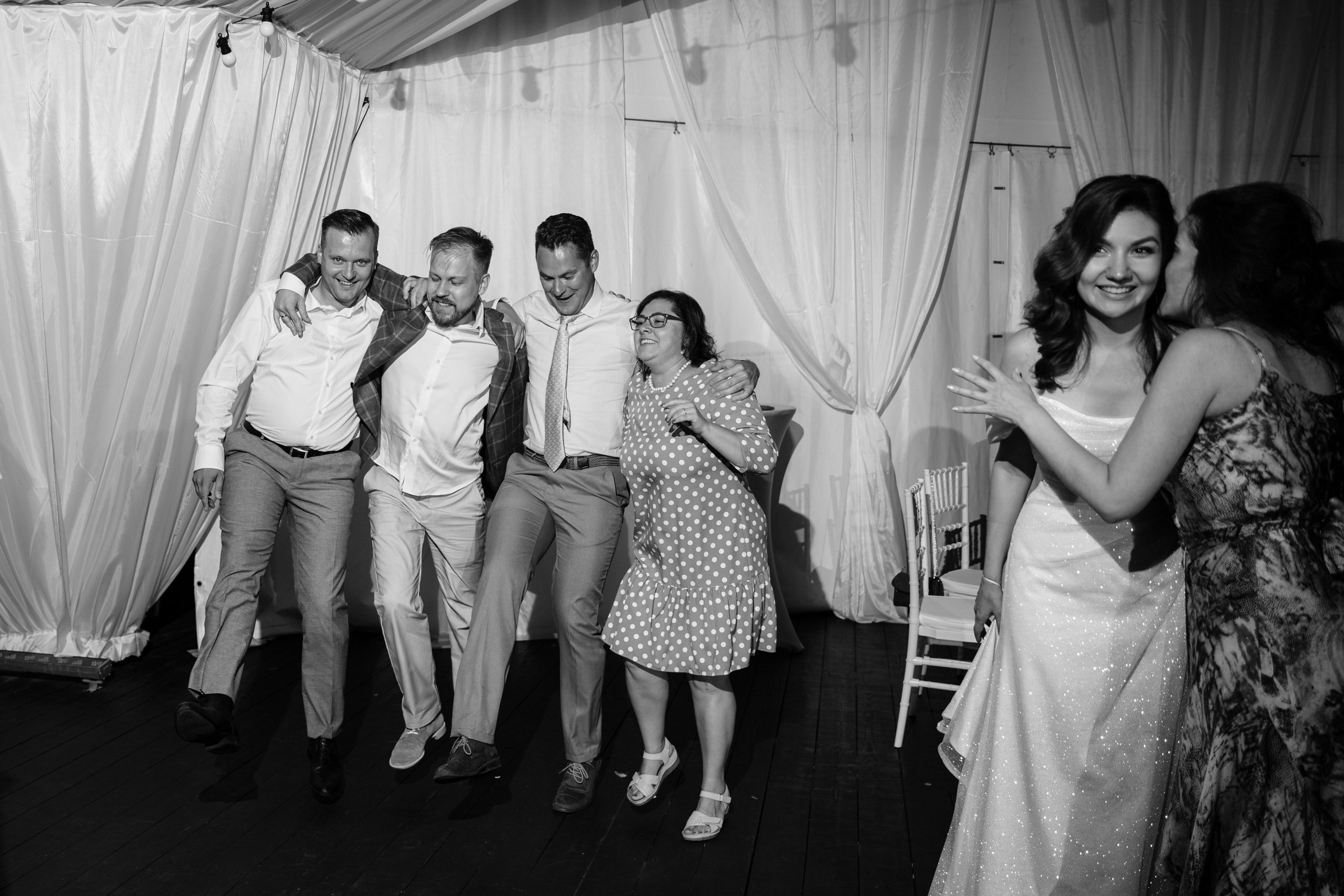 А я сяду в кабриолет, и уеду куда-нибудь. Свадебный и семейный фотограф в Москве Julia Juice