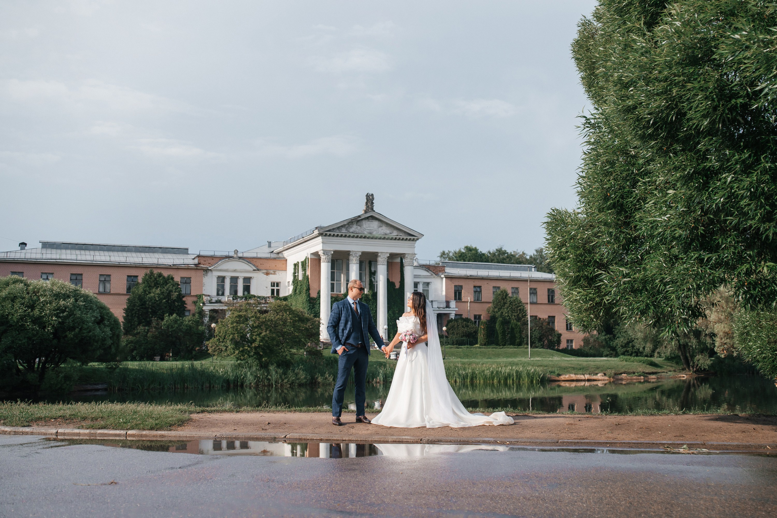 Свадебная фотосессия в оранжерее Ботанического сада им. Цицина. Свадебный и репортажный фотограф-видеограф Москва и Московская область