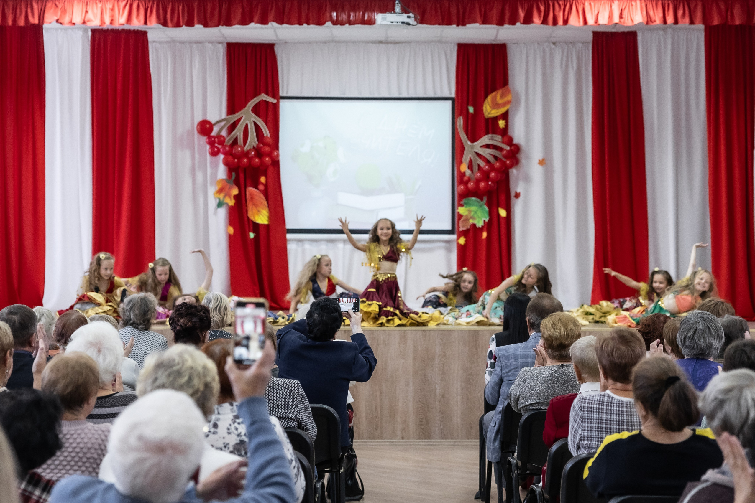 День учителя. Школа 31. Октябрь 2024. Свадебный и Семейный фотограф г. Ижевск Гульназ Солдатова. Гульназ фото