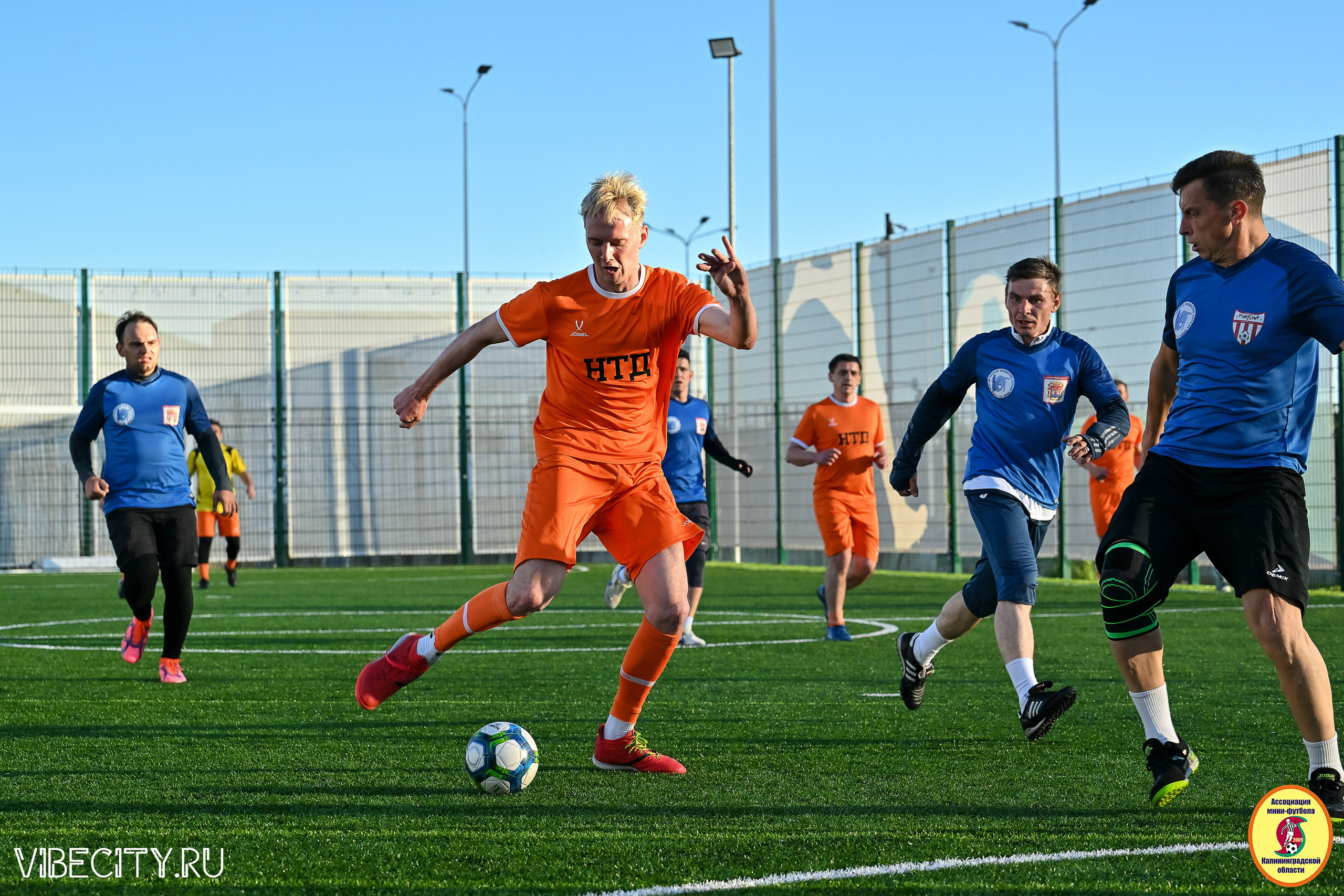 ИГРЫ МИНИ-ФУТБОЛЬНОЙ И КОРПОРАТИВНОЙ ЛИГИ. VIBECITY.RU Вайб Сити Ру Фоторепортажи Фотоотчеты Калининград