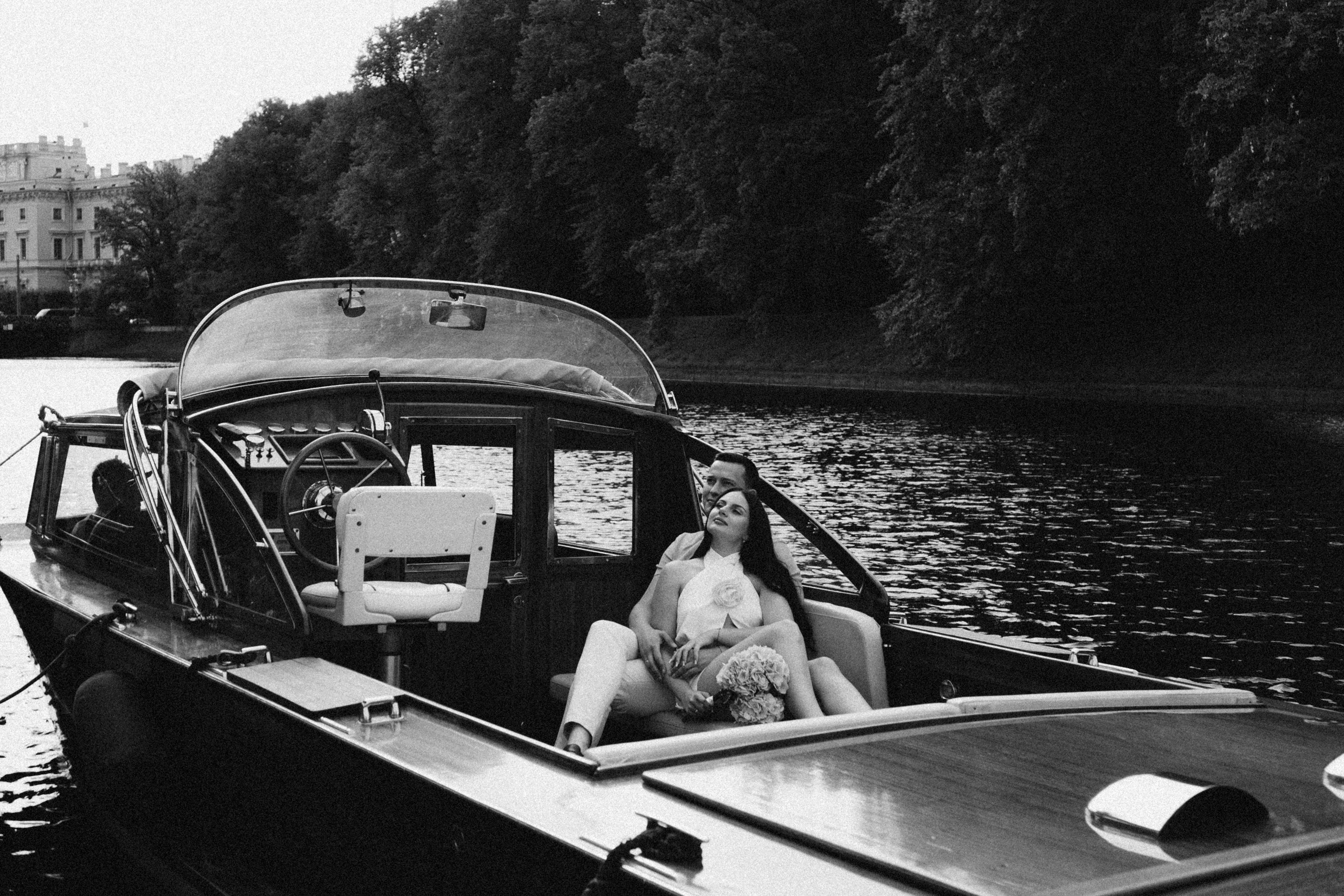 СВАДЕНБНАЯ СЬЕМКА НА КАТЕРЕ ПО КАНАЛАМ САНКТ-ПЕТЕРБУРГА И В АКВАТОРИИ НЕВЫ. Профессиональный фотограф, Санкт-Петербург — Виктория Богомолова