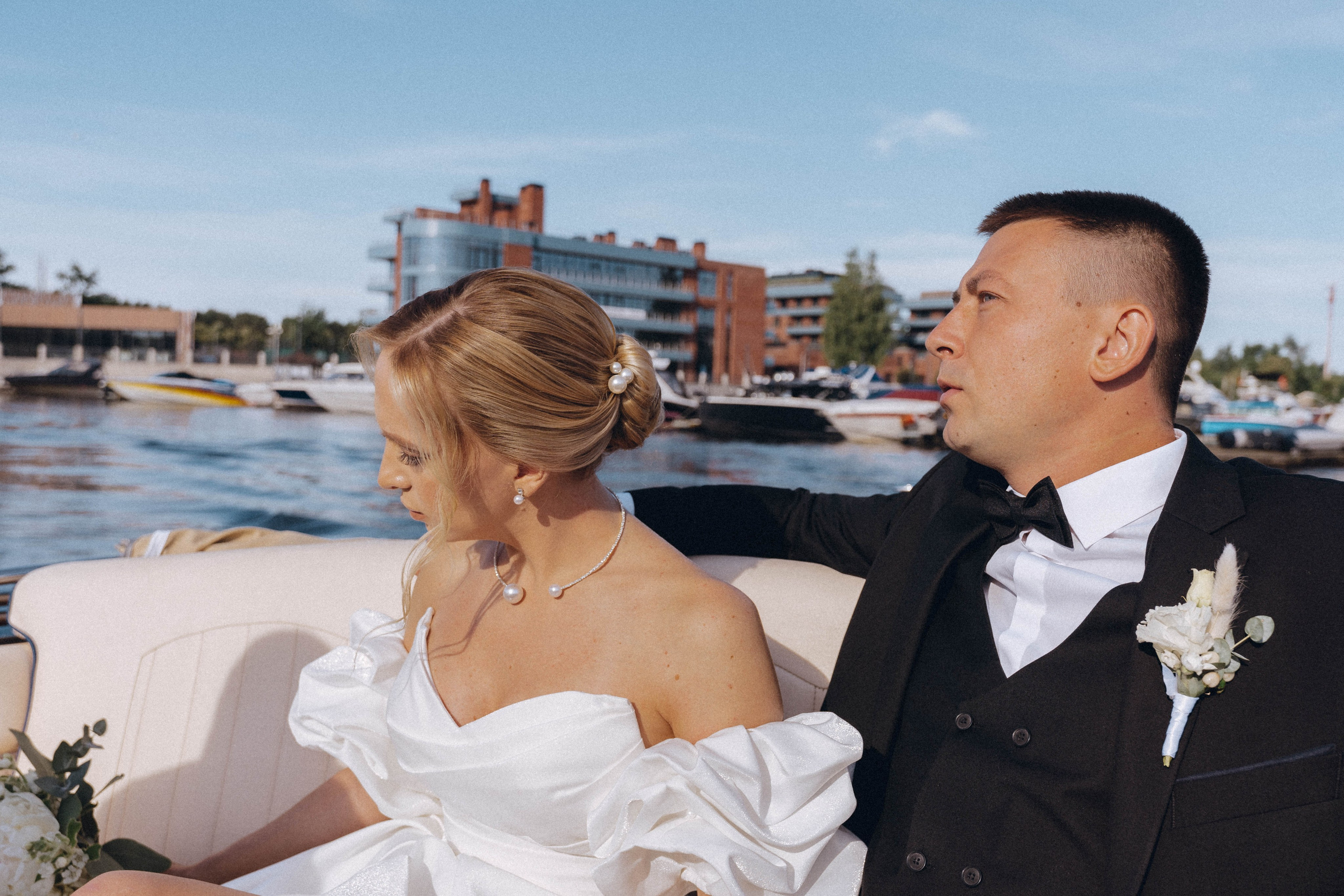 СВАДЕНБНАЯ СЬЕМКА НА КАТЕРЕ ПО КАНАЛАМ САНКТ-ПЕТЕРБУРГА И В АКВАТОРИИ НЕВЫ. Профессиональный фотограф, Санкт-Петербург — Виктория Богомолова