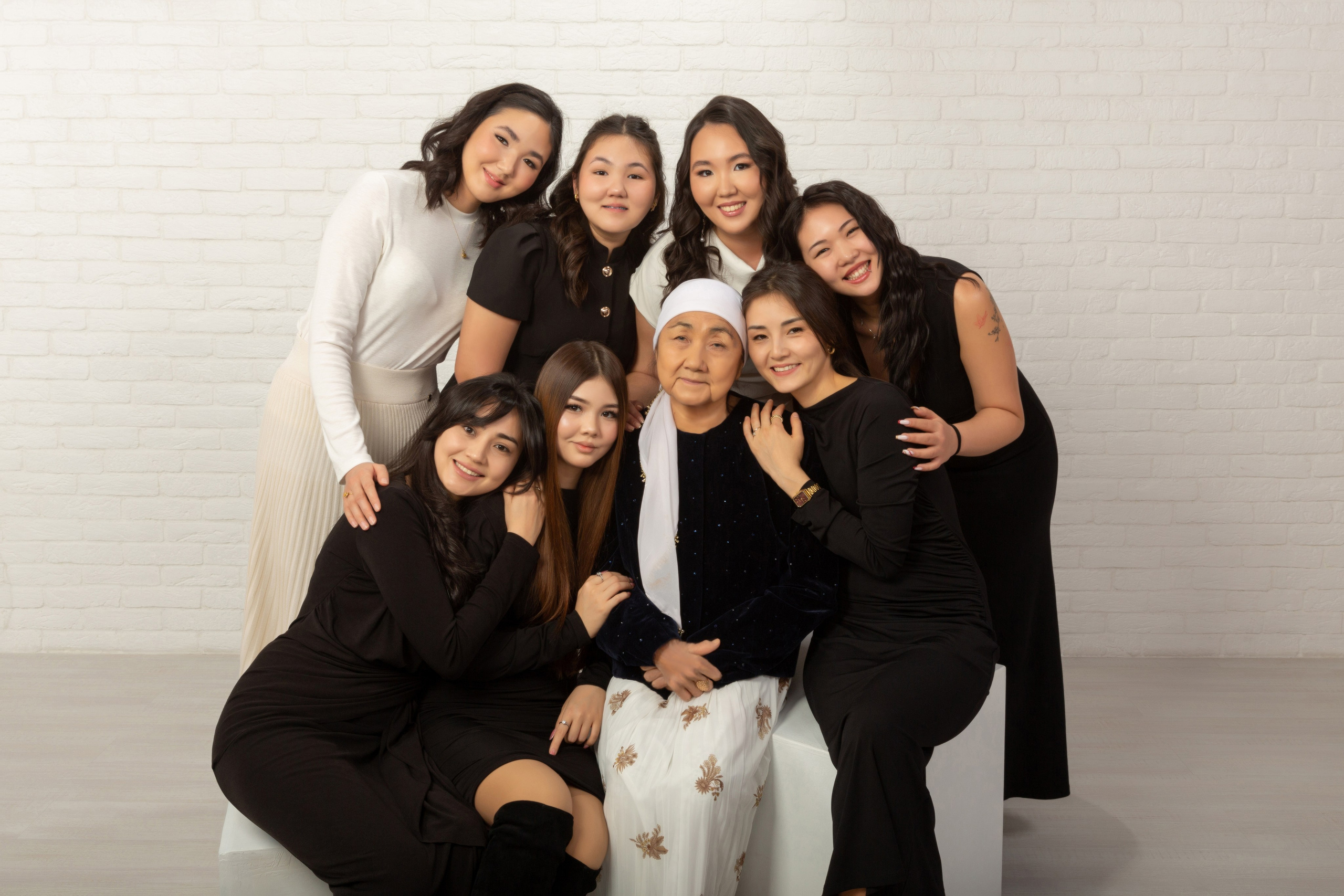 Фотосессия для большой семьи Алматы. Фотостудия Алматы. Семейная и детская фотостудия Family studio.Фотограф Алматы