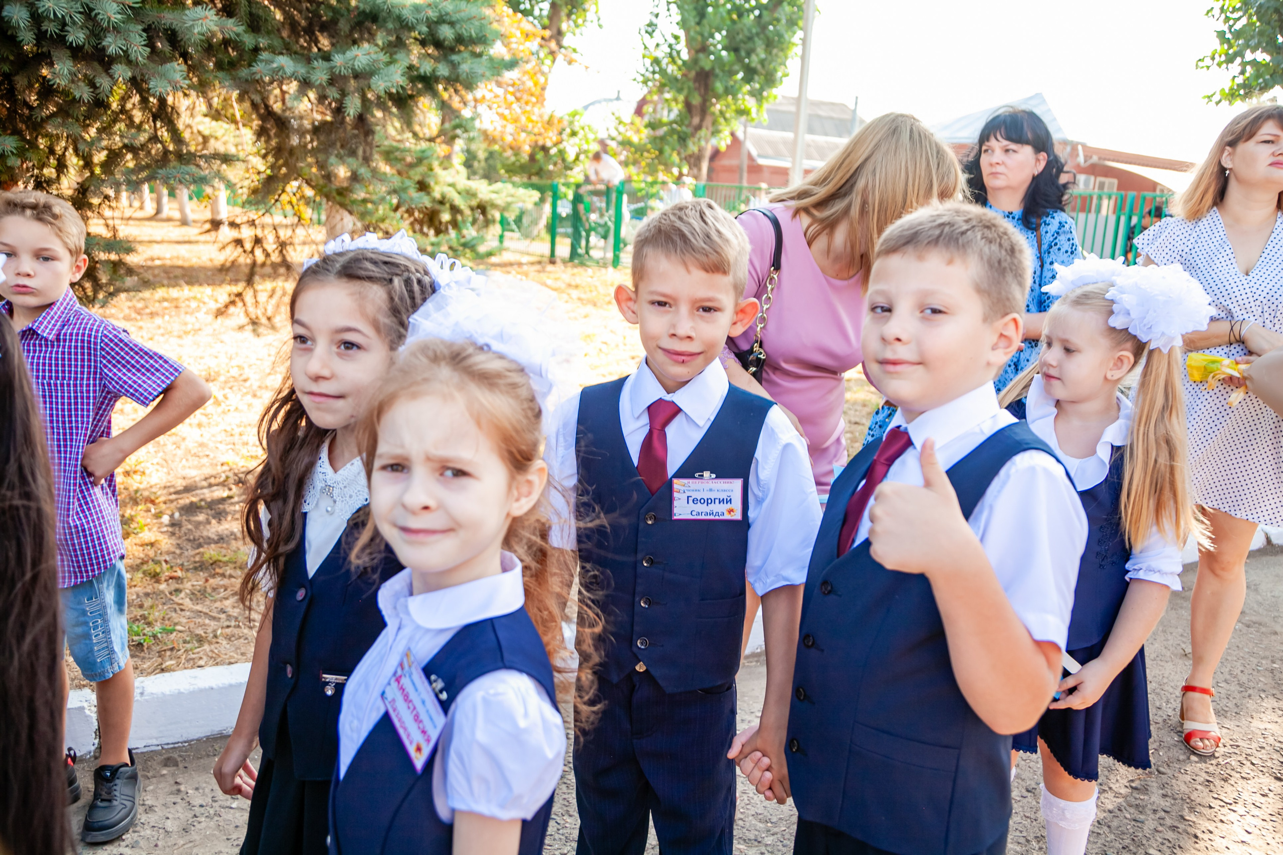 1 сентября линейка. Свадебный и семейный фотограф в Армавире