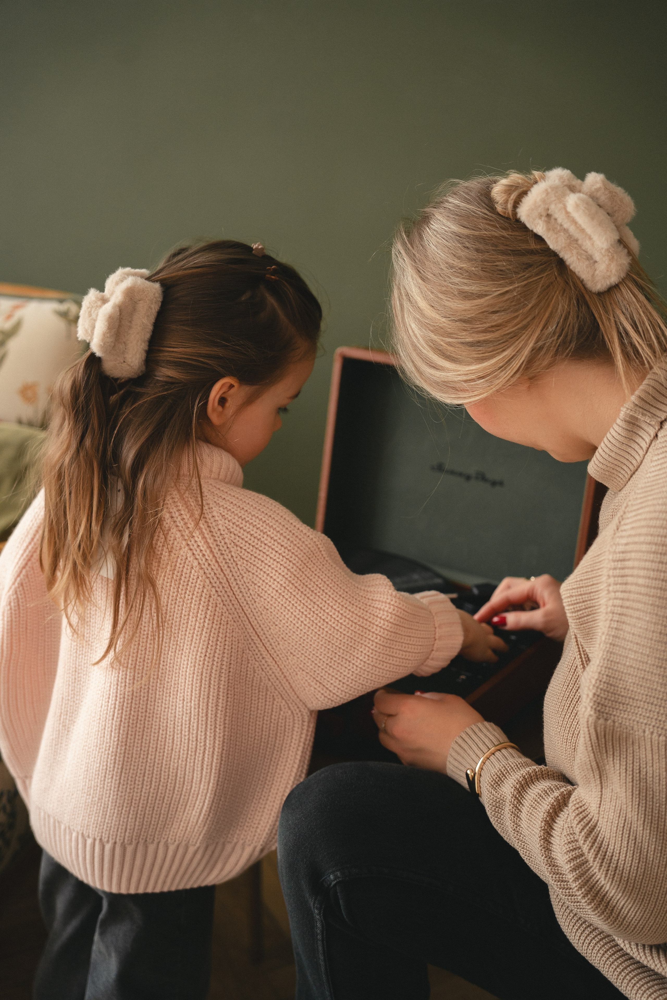 Оля и Настя. Фотограф/рилсмейкер в Москве и МО. Свадьбы, индивидуальные съемки, лавстори, беременность, мероприятия, бренды