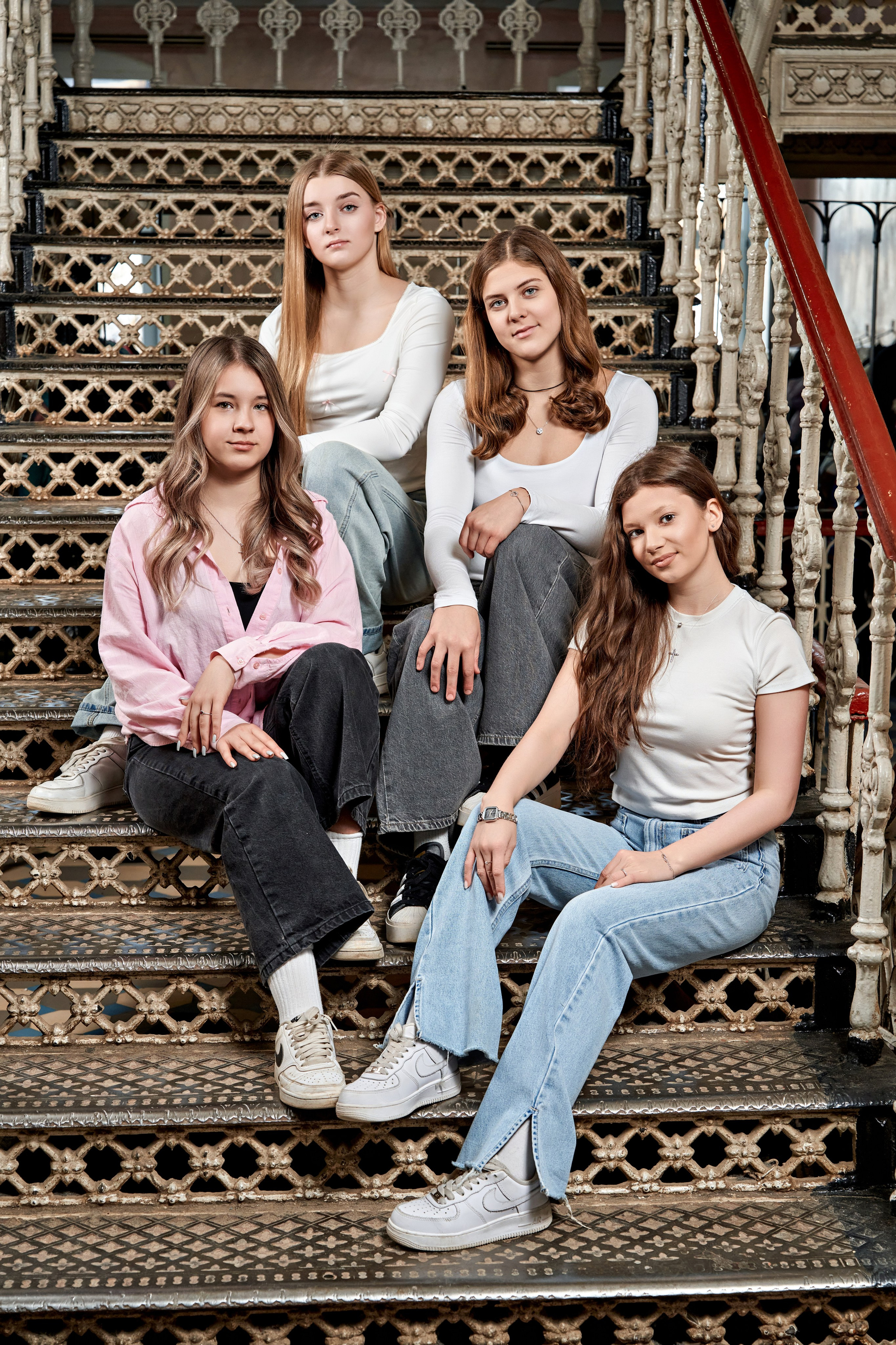 Выпускные альбомы в Калуге. Фотосъёмка в школе. Лицей № 9 имени К. Э. Циолковского. Фотограф Меняйло Евгений. Свадьба. Портрет. Репортаж. Семья. Контент