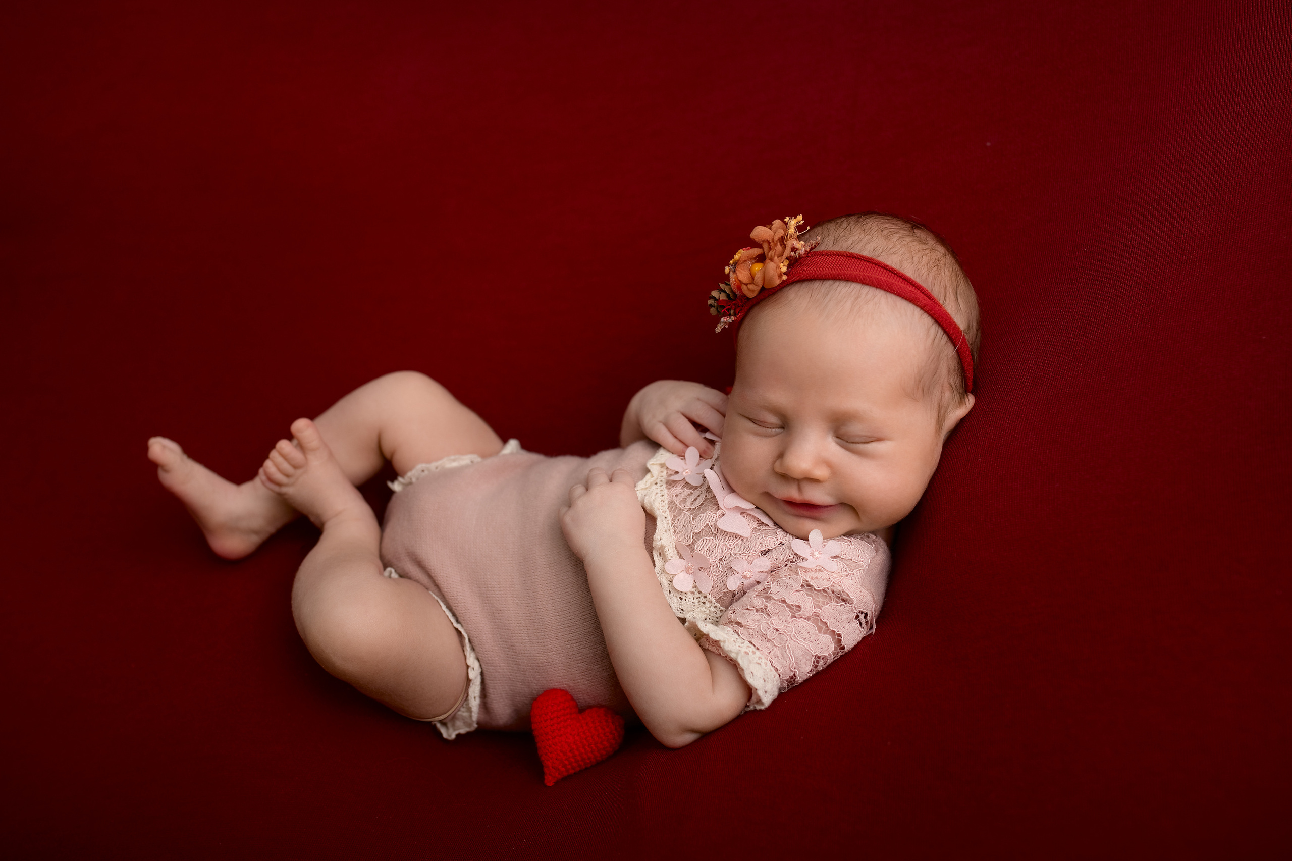 NEWBORN. Фотограф новорожденных и беременности Анита Михайлова в Южно-Сахалинск