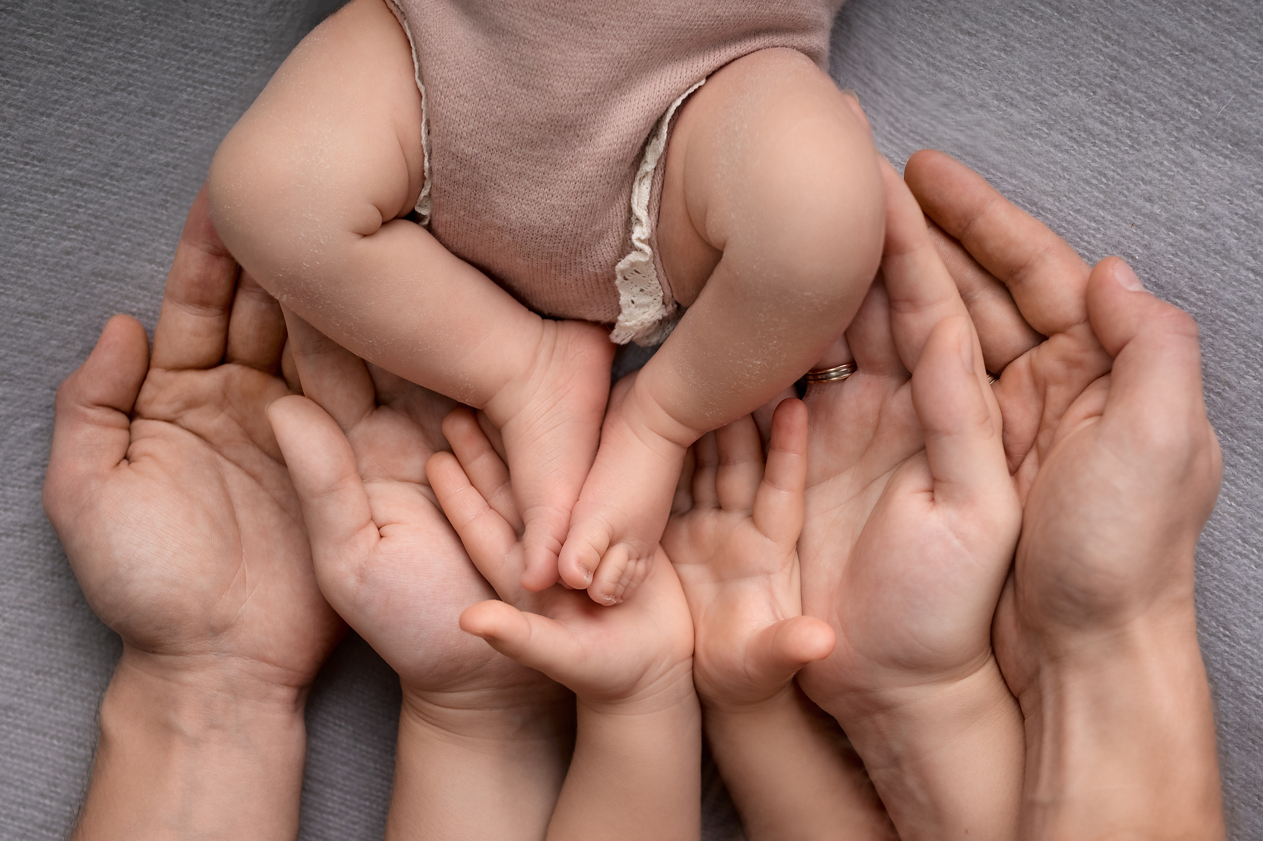NEWBORN. Фотограф новорожденных и беременности Анита Михайлова в Южно-Сахалинск