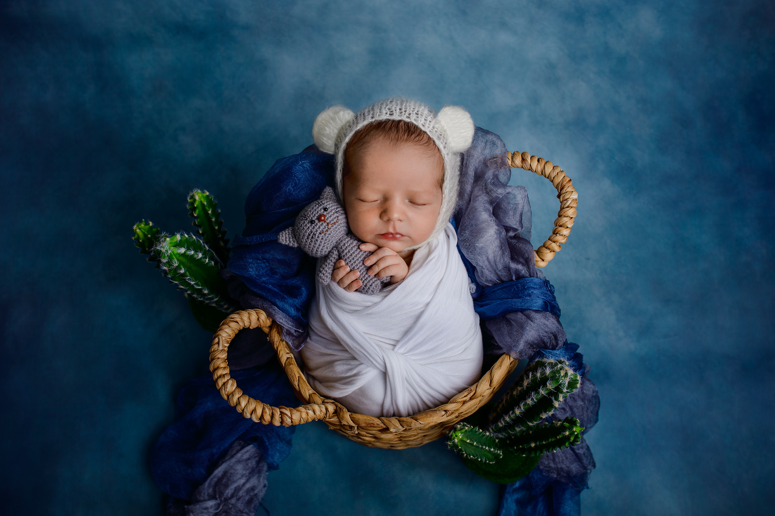 NEWBORN. Фотограф новорожденных и беременности Анита Михайлова в Южно-Сахалинск