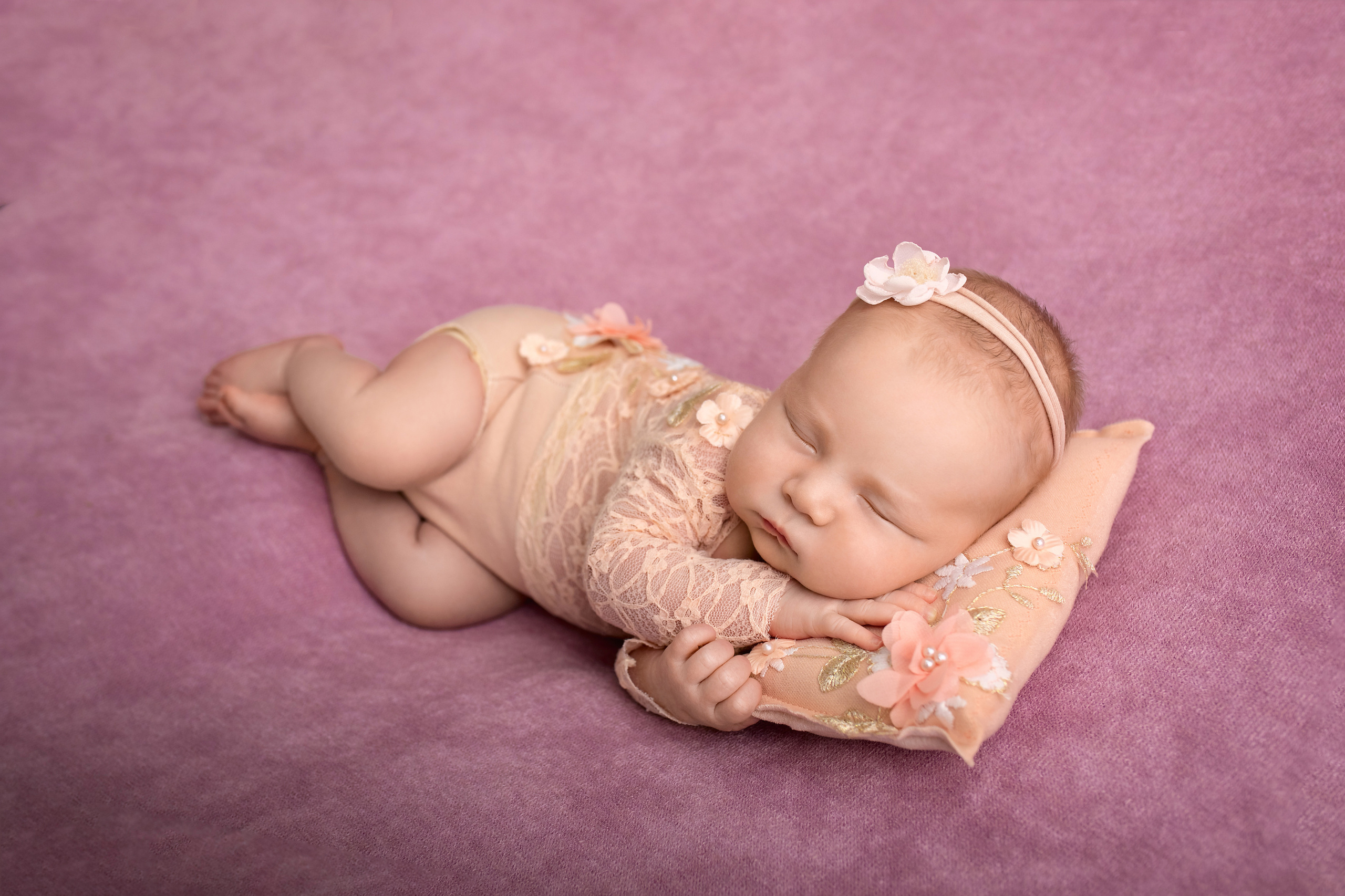 NEWBORN. Фотограф новорожденных и беременности Анита Михайлова в Южно-Сахалинск