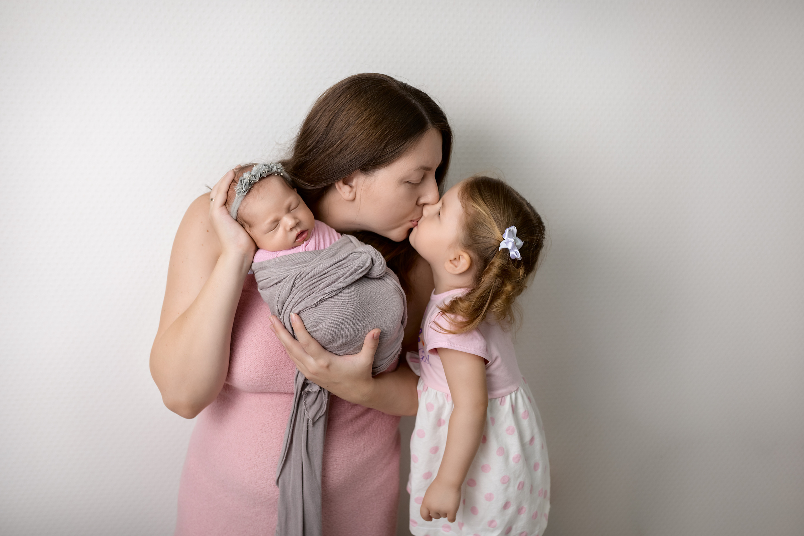 NEWBORN. Фотограф новорожденных и беременности Анита Михайлова в Южно-Сахалинск