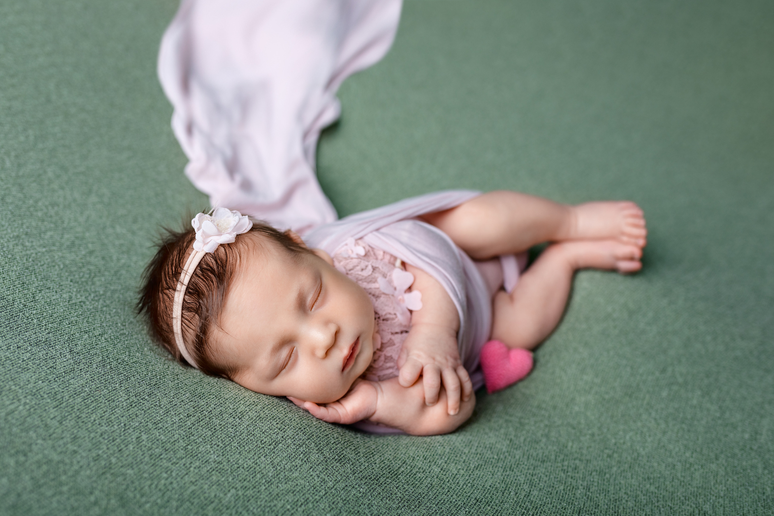 NEWBORN. Фотограф новорожденных и беременности Анита Михайлова в Южно-Сахалинск