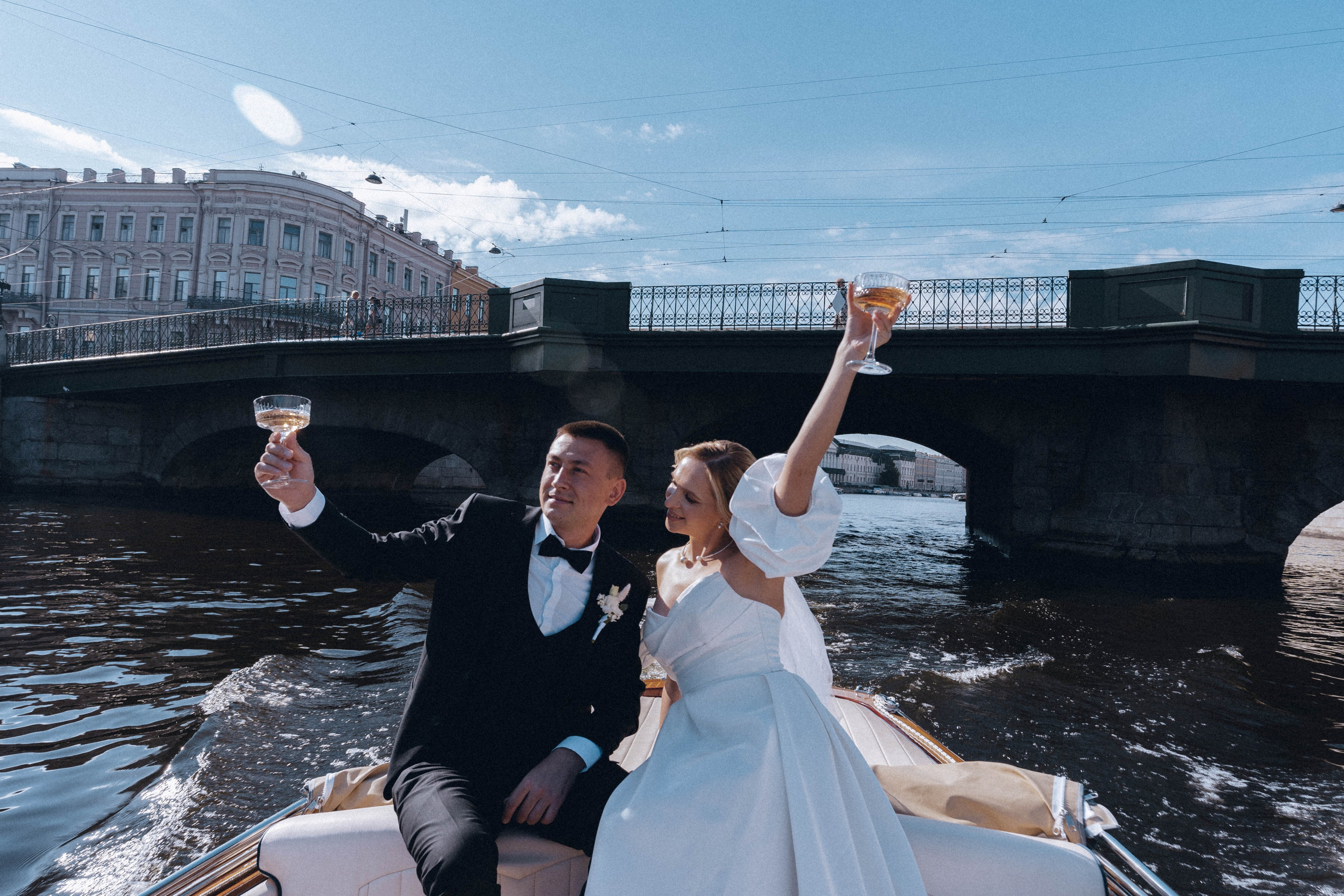 СВАДЕНБНАЯ СЬЕМКА НА КАТЕРЕ ПО КАНАЛАМ САНКТ-ПЕТЕРБУРГА И В АКВАТОРИИ НЕВЫ. Профессиональный фотограф, Санкт-Петербург — Виктория Богомолова