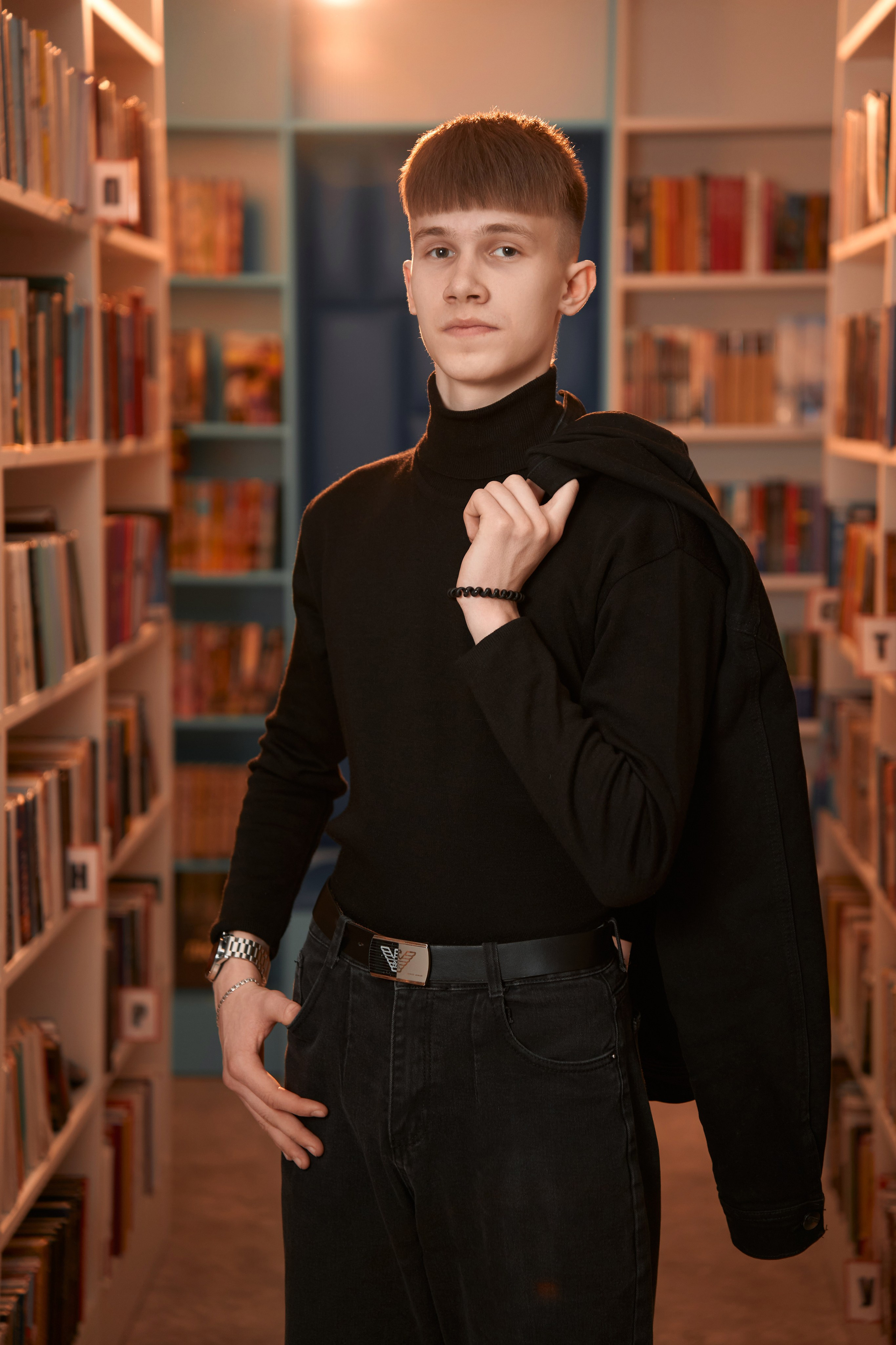 Артём в библиотеке. Фотограф и видеограф Павел Серобабов