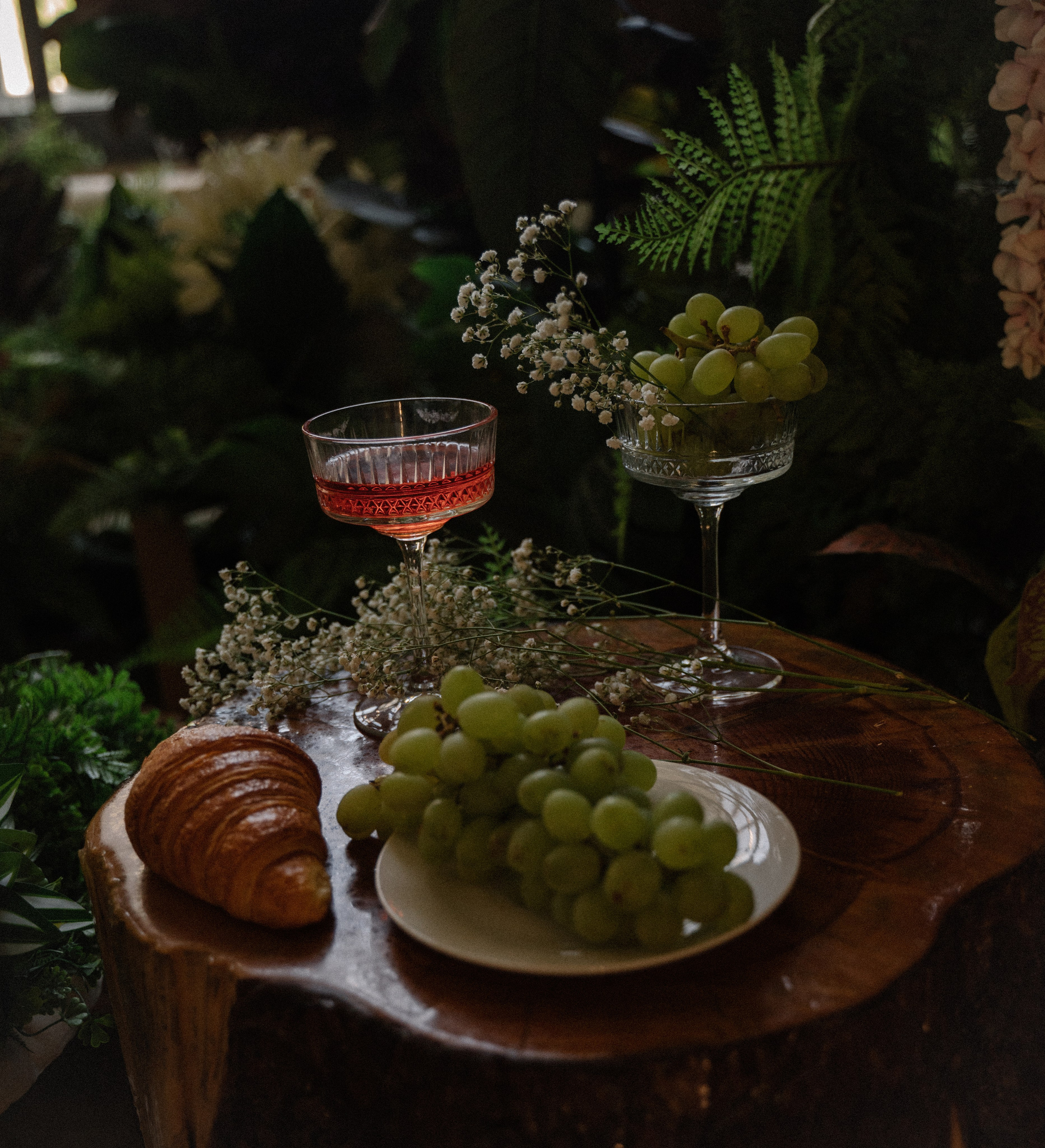 Невеста на пикнике в замке