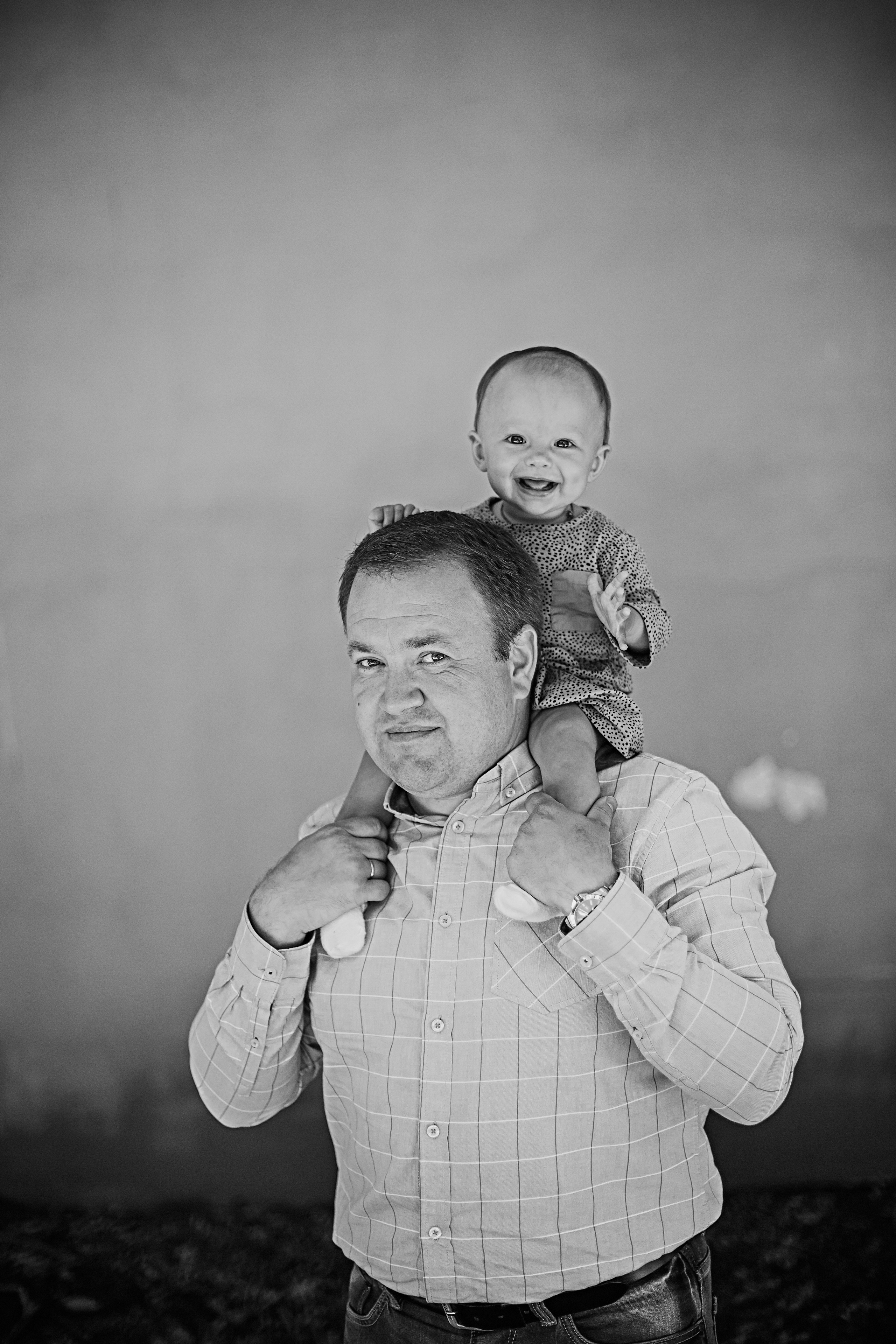 Фотосессия родителей с двумя дочками на Петроградской. Детский, свадебный и семейный фотограф Юлия Курбатова, Санкт-Петербург