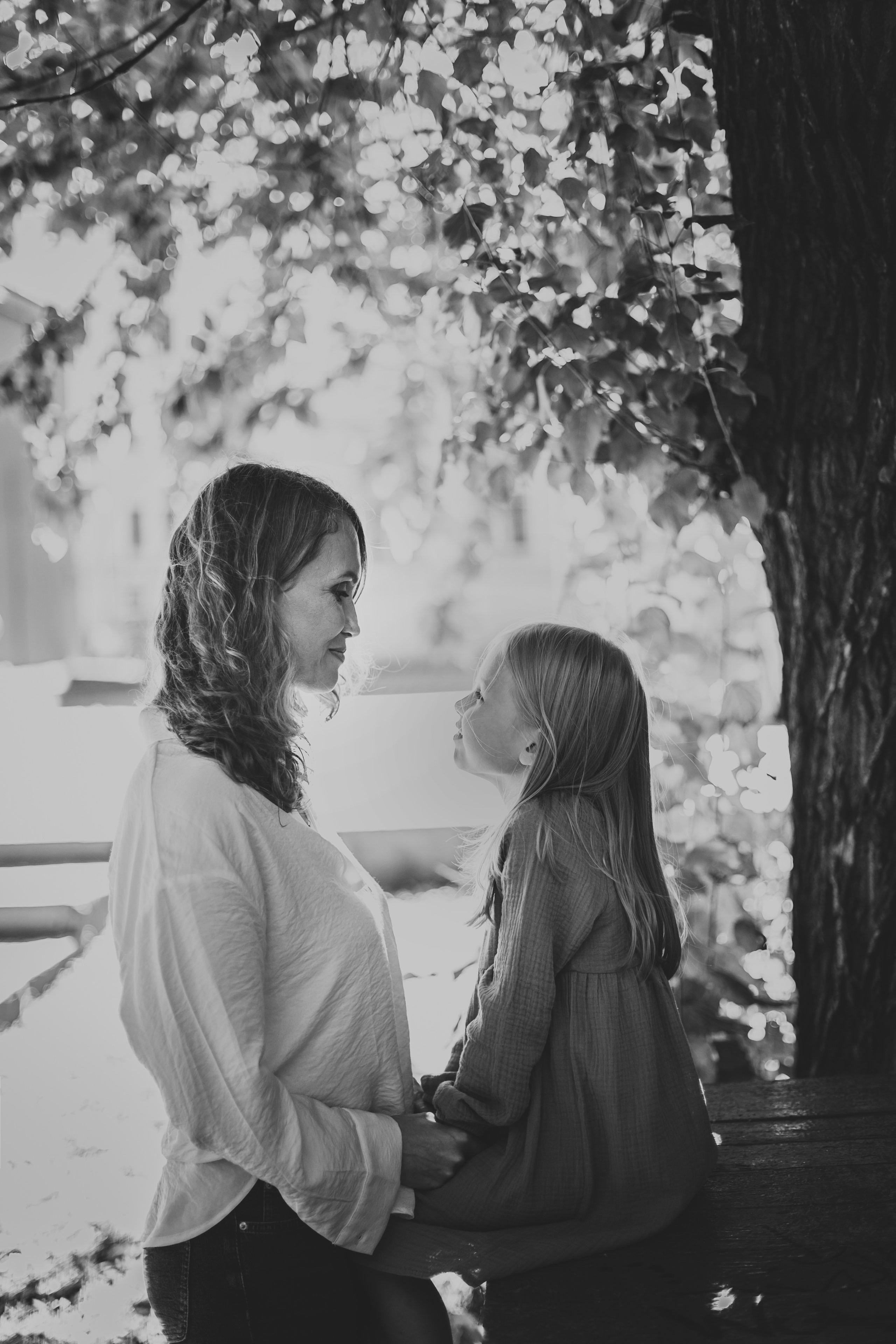 Фотосессия родителей с двумя дочками на Петроградской. Детский, свадебный и семейный фотограф Юлия Курбатова, Санкт-Петербург