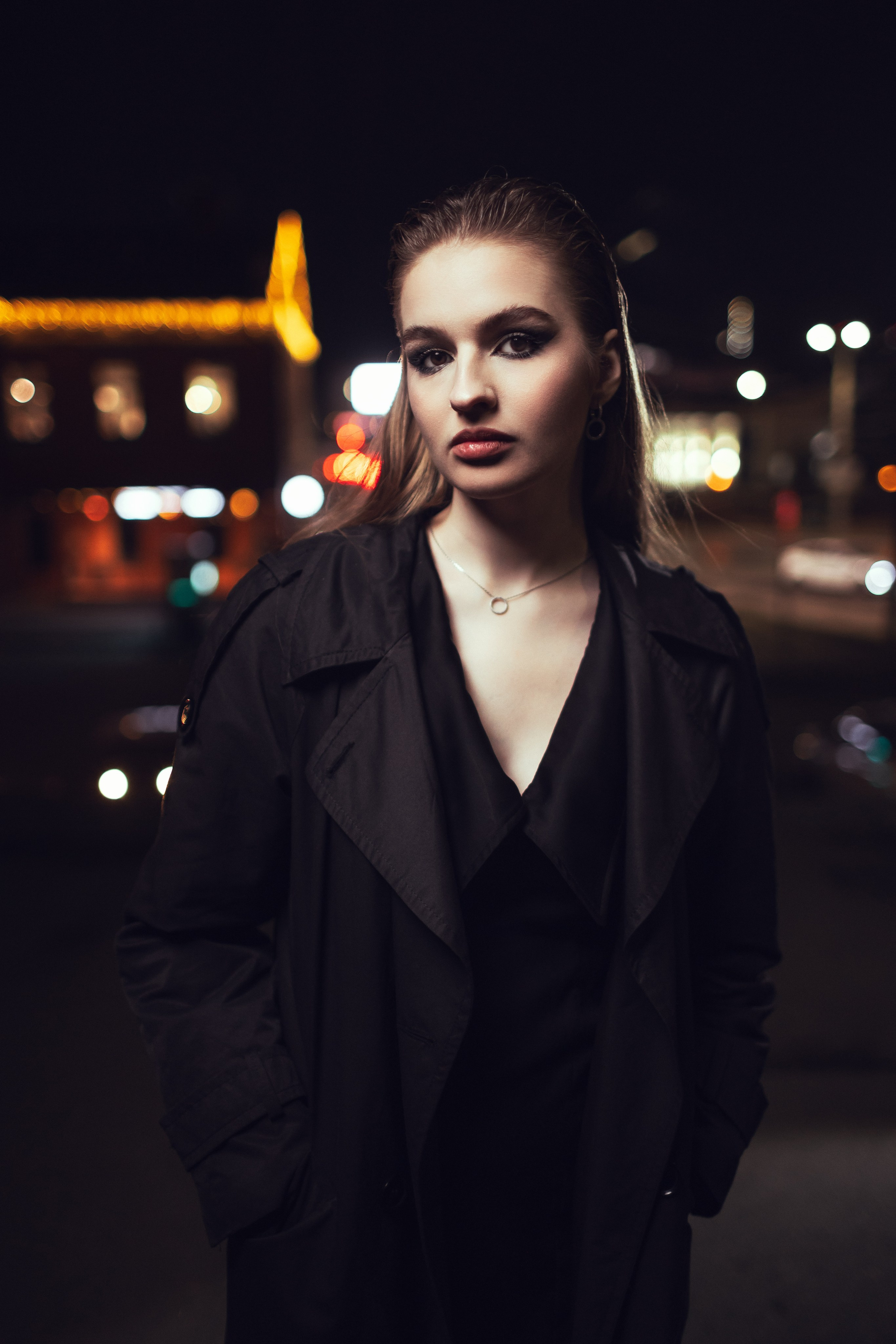 портрет 35мм девушка ночь черный