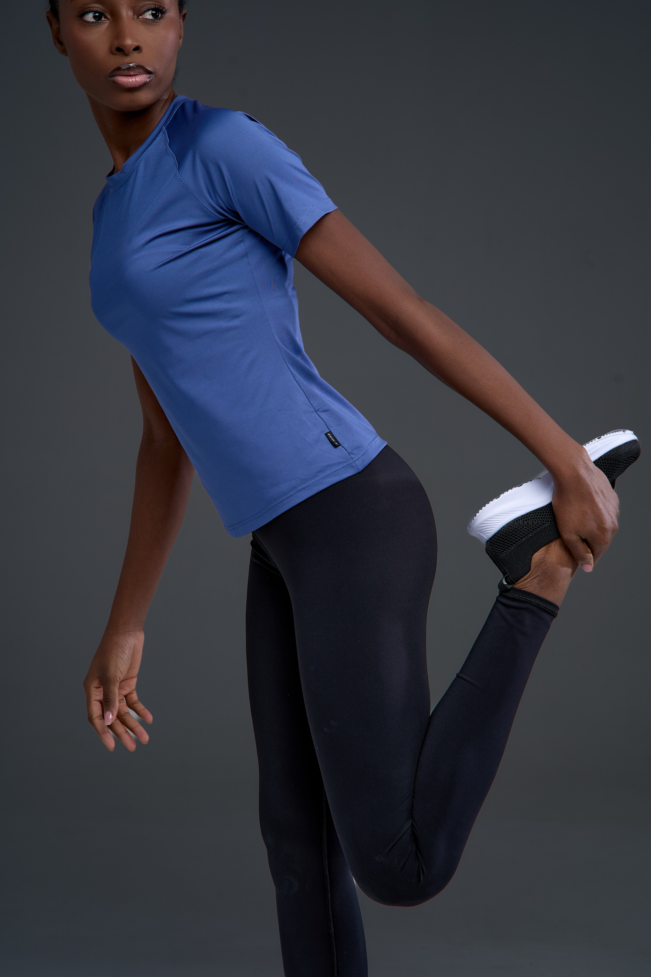 Спортивные футболки. Фотограф для маркетплейсов в Москве